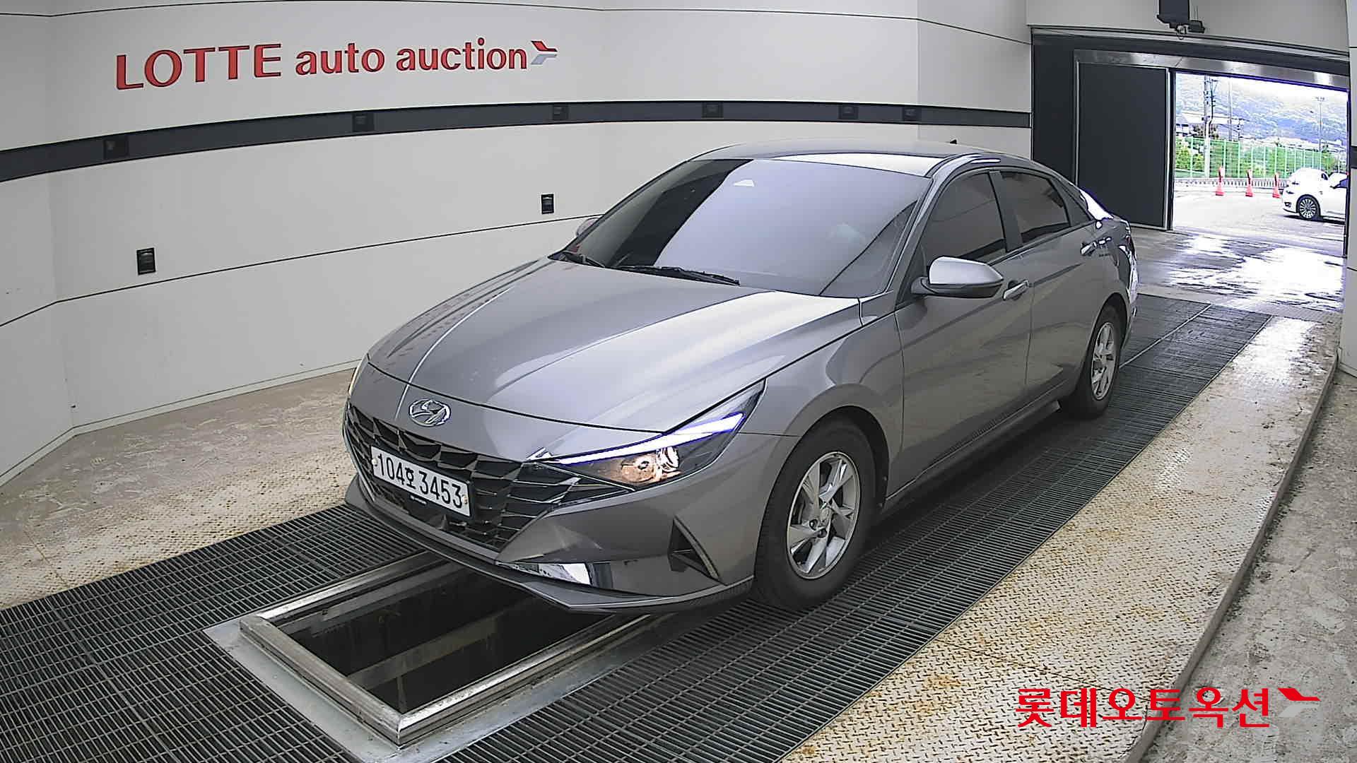 Hyundai Elantra - 3