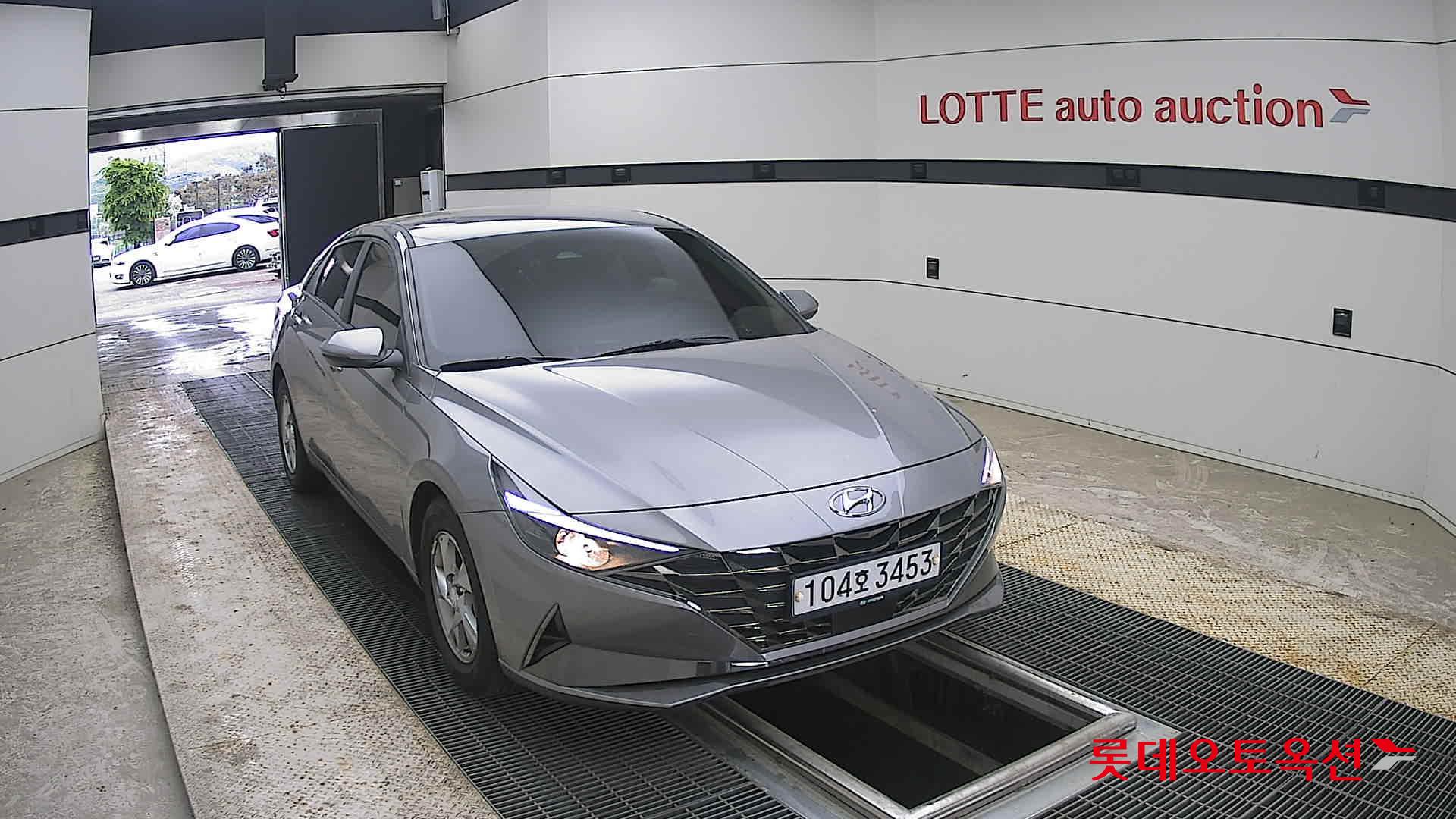 Hyundai Elantra - 24