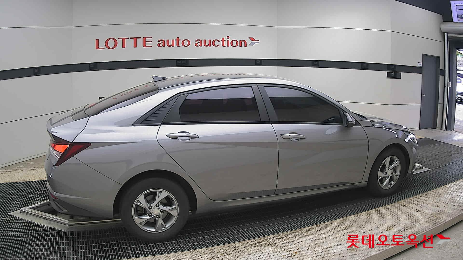 Hyundai Elantra - 20