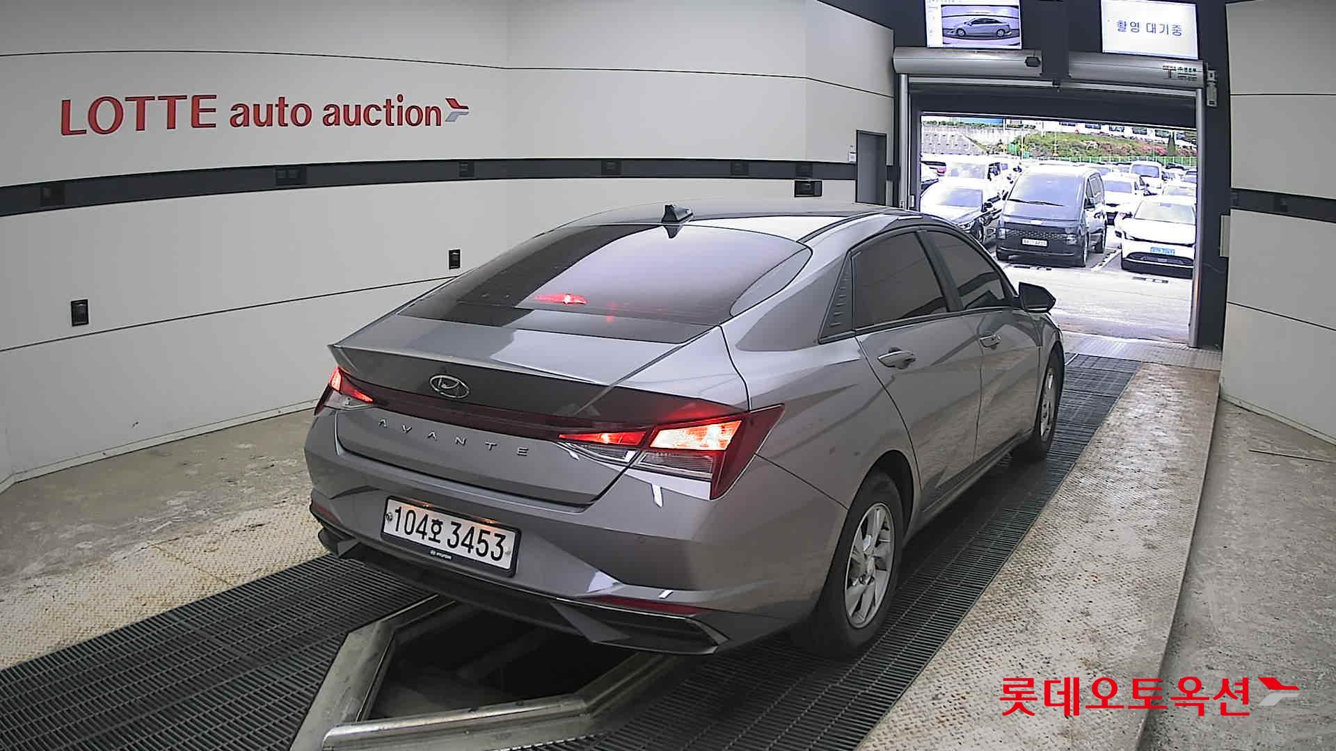Hyundai Elantra - 18