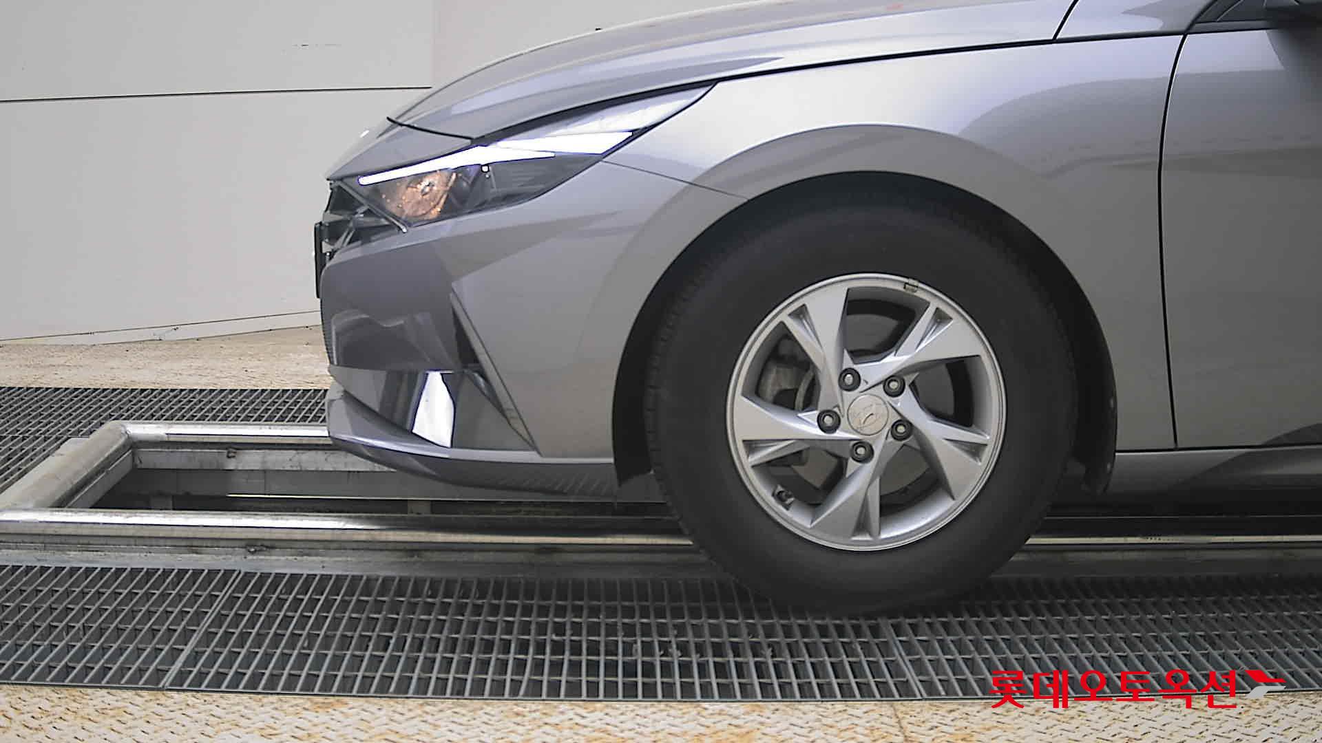 Hyundai Elantra - 25