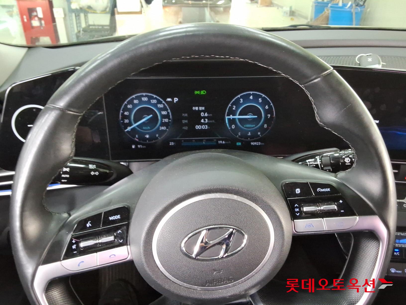 Hyundai Elantra - 30