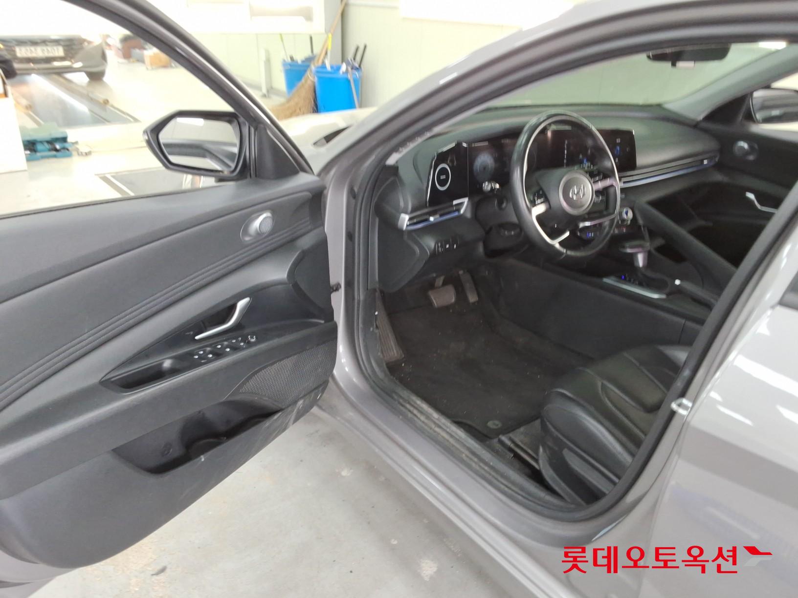 Hyundai Elantra - 35
