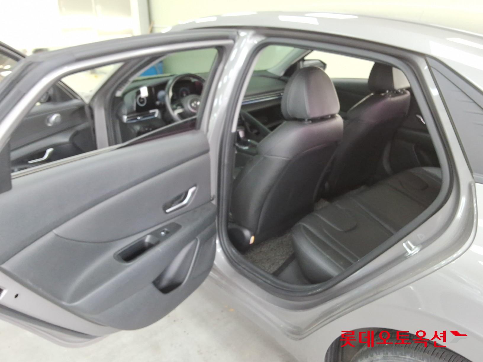 Hyundai Elantra - 37