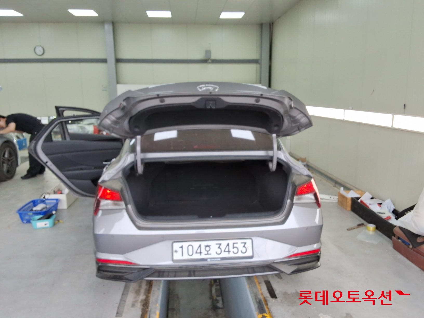 Hyundai Elantra - 9