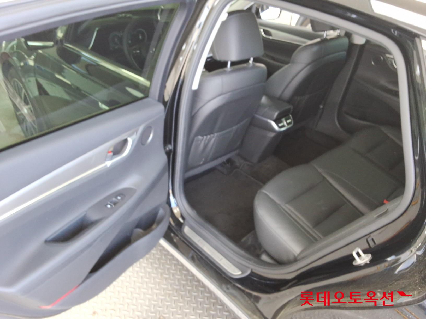 Hyundai Grandeur - 37