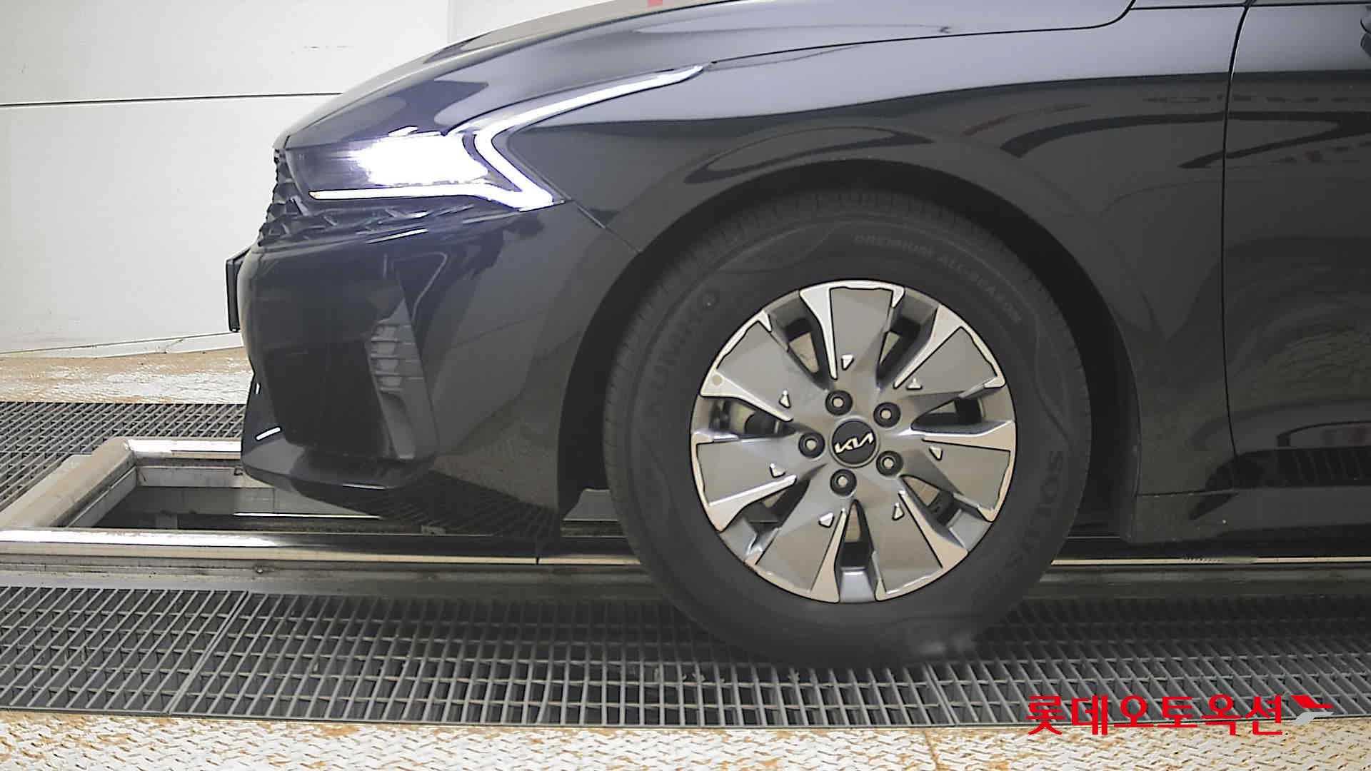 Kia K5 - 25