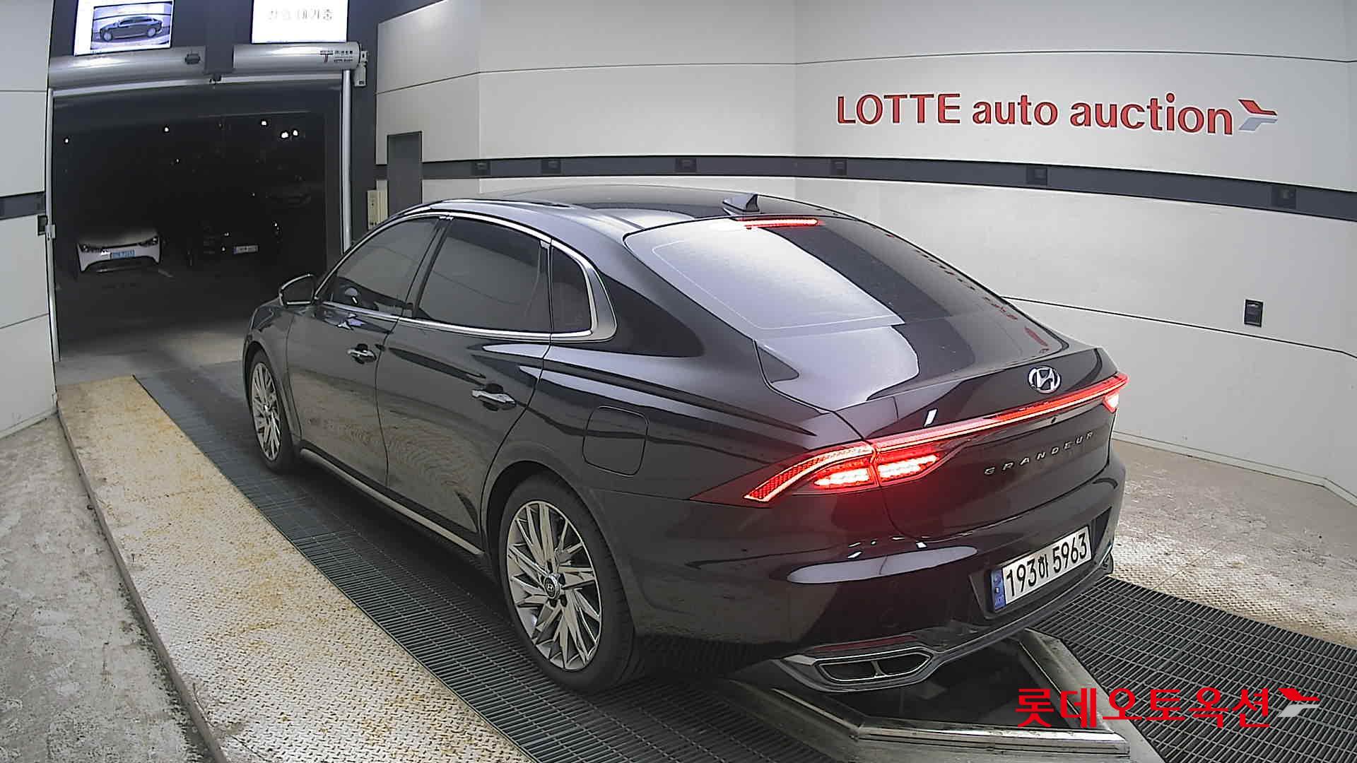 Hyundai Grandeur - 4