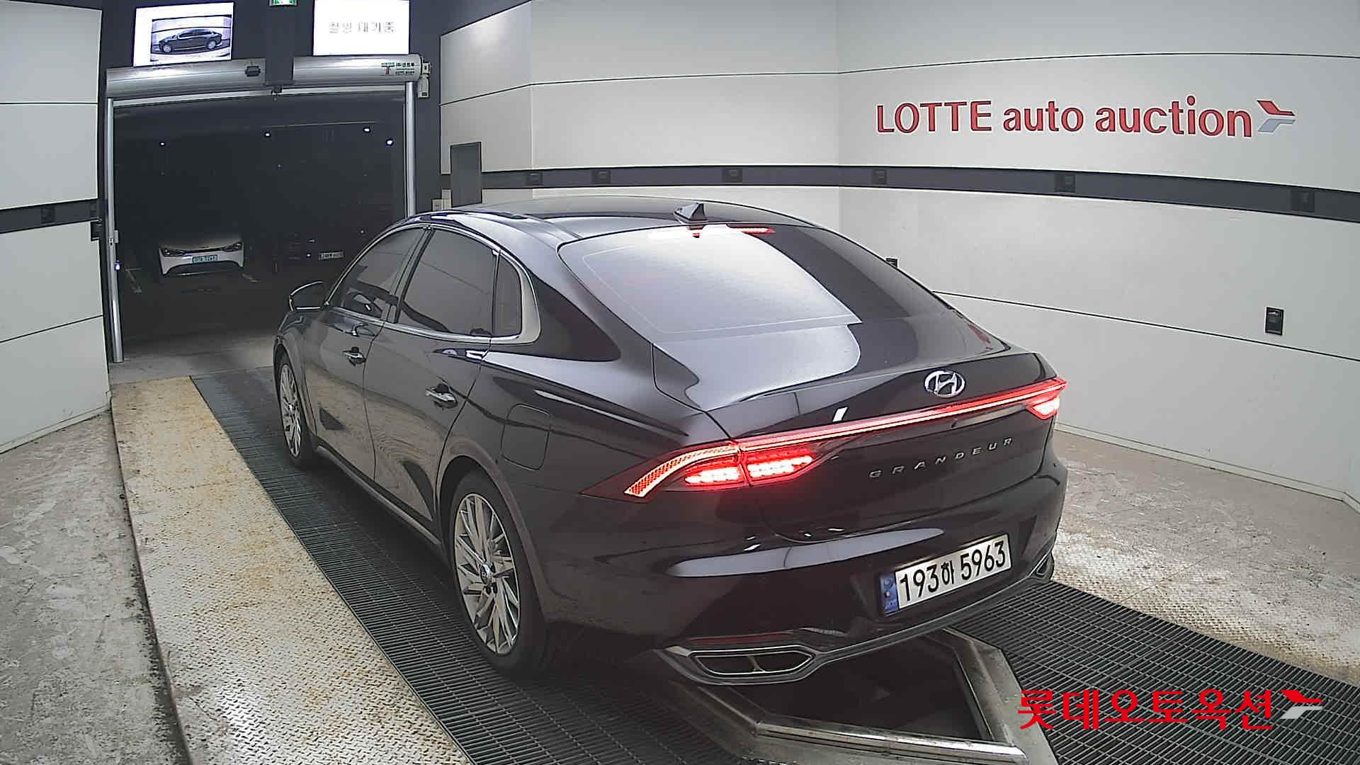 Hyundai Grandeur - 16