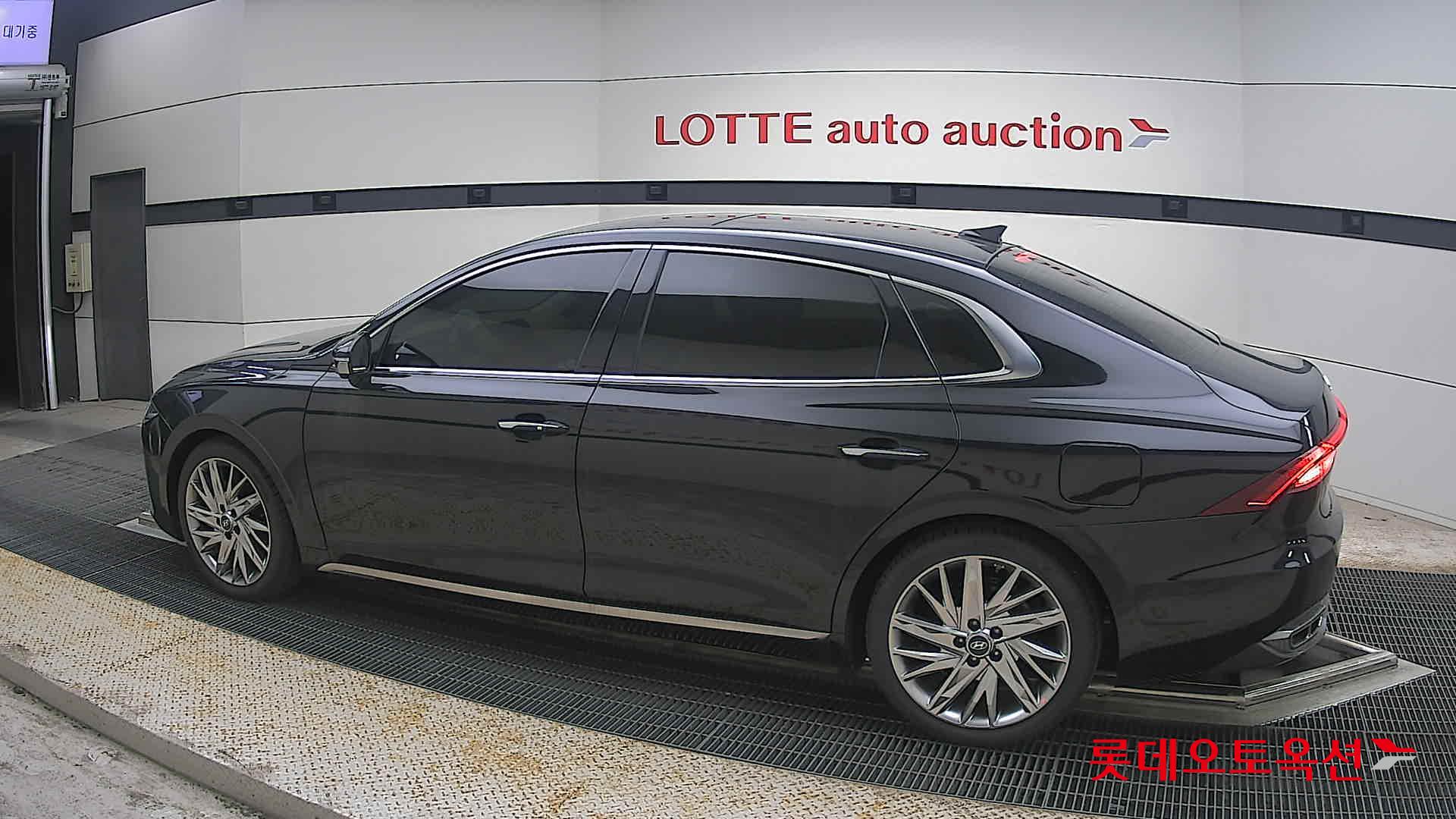 Hyundai Grandeur - 14