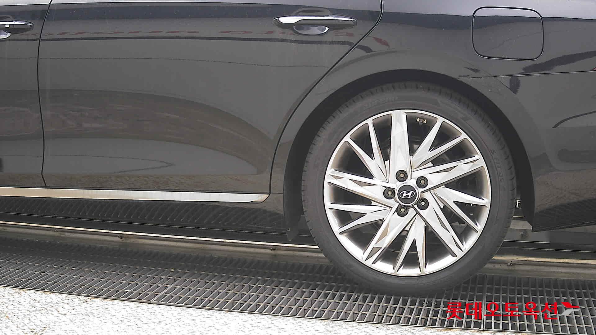 Hyundai Grandeur - 26