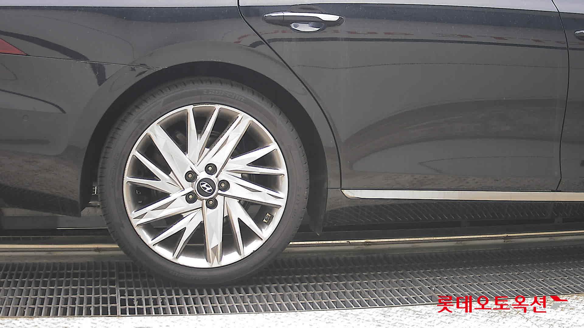 Hyundai Grandeur - 28