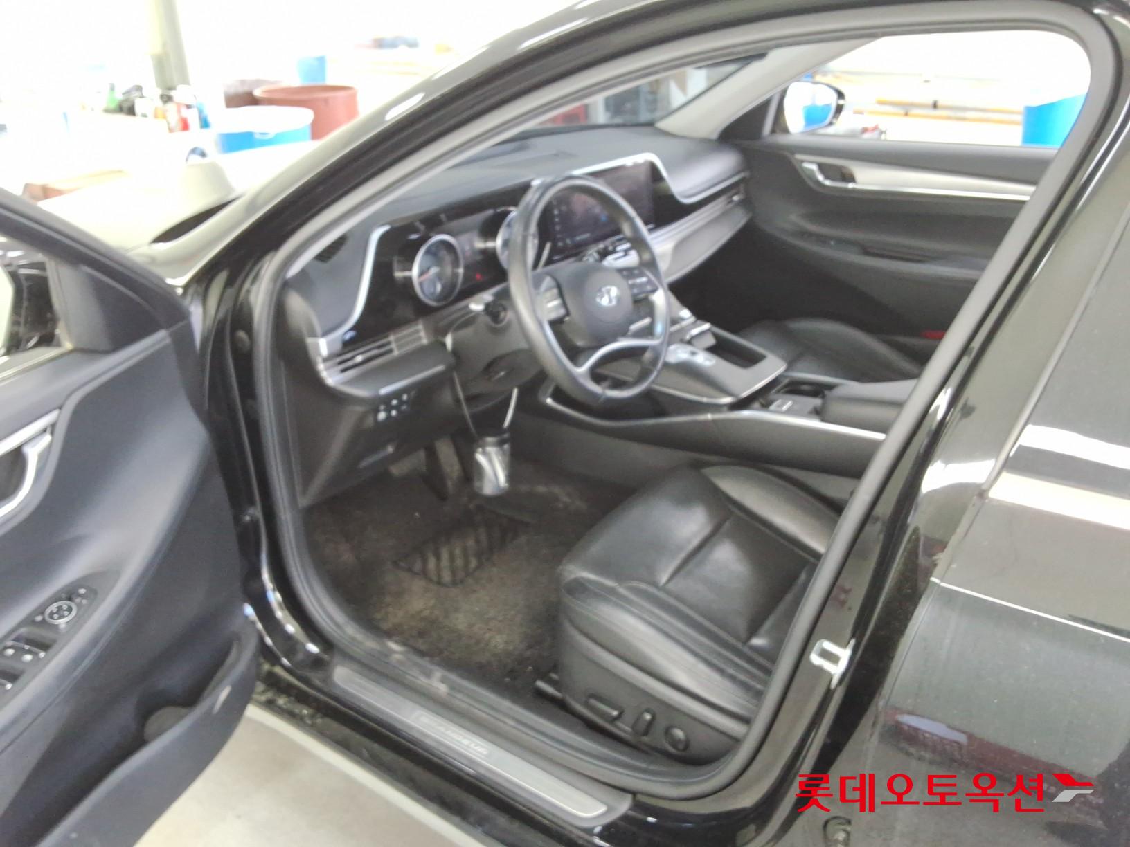 Hyundai Grandeur - 35