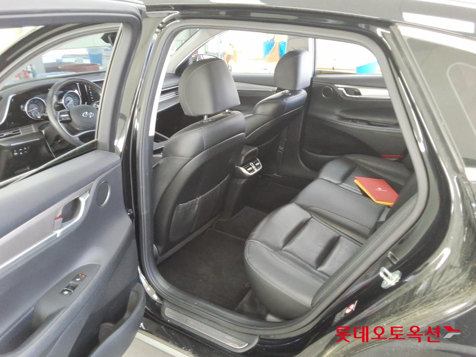 Hyundai Grandeur - 36
