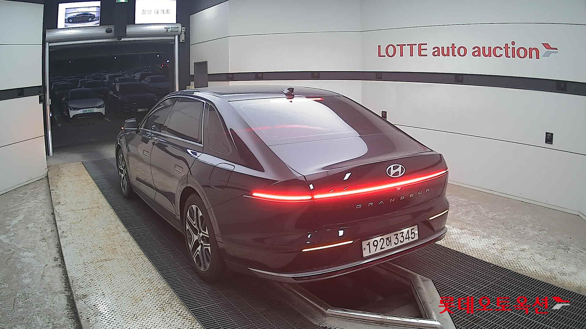 Hyundai Grandeur - 16