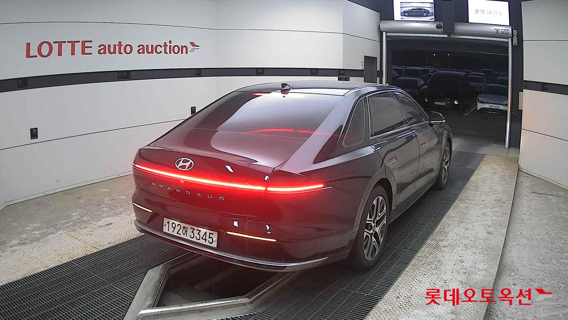 Hyundai Grandeur - 18