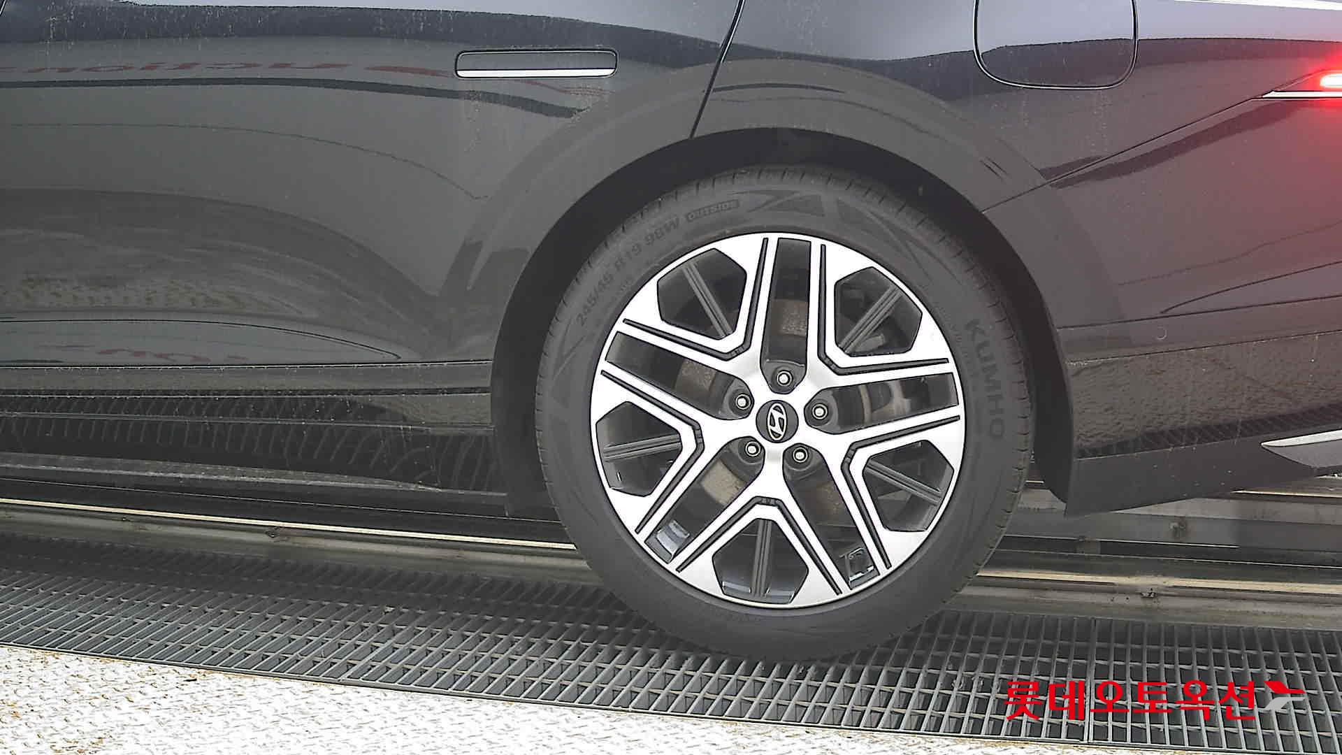 Hyundai Grandeur - 26