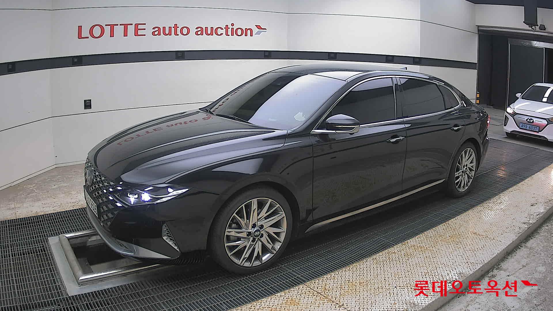 Hyundai Grandeur - 11