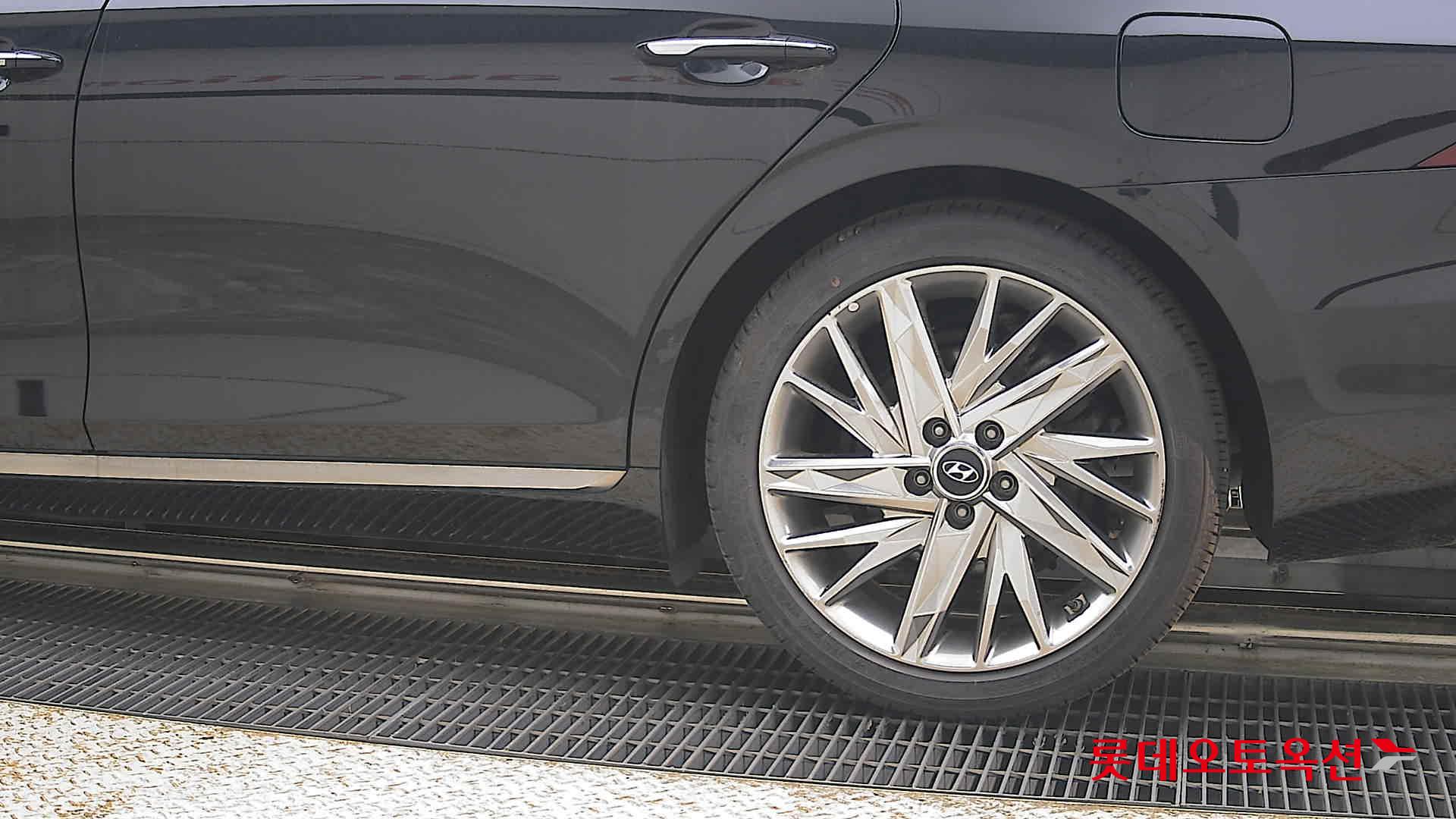 Hyundai Grandeur - 26