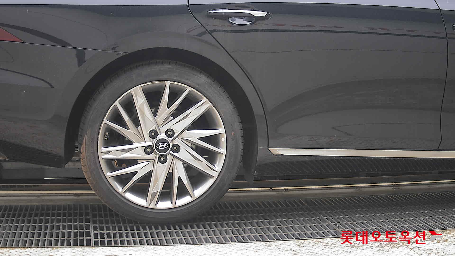 Hyundai Grandeur - 28