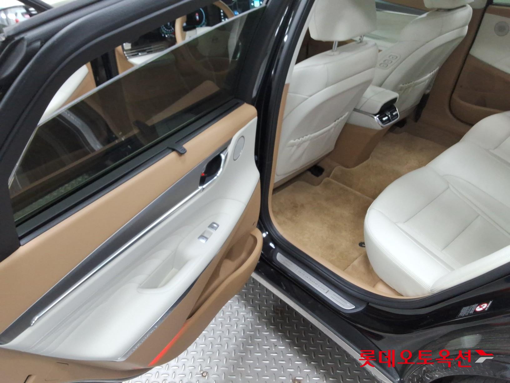 Hyundai Grandeur - 38