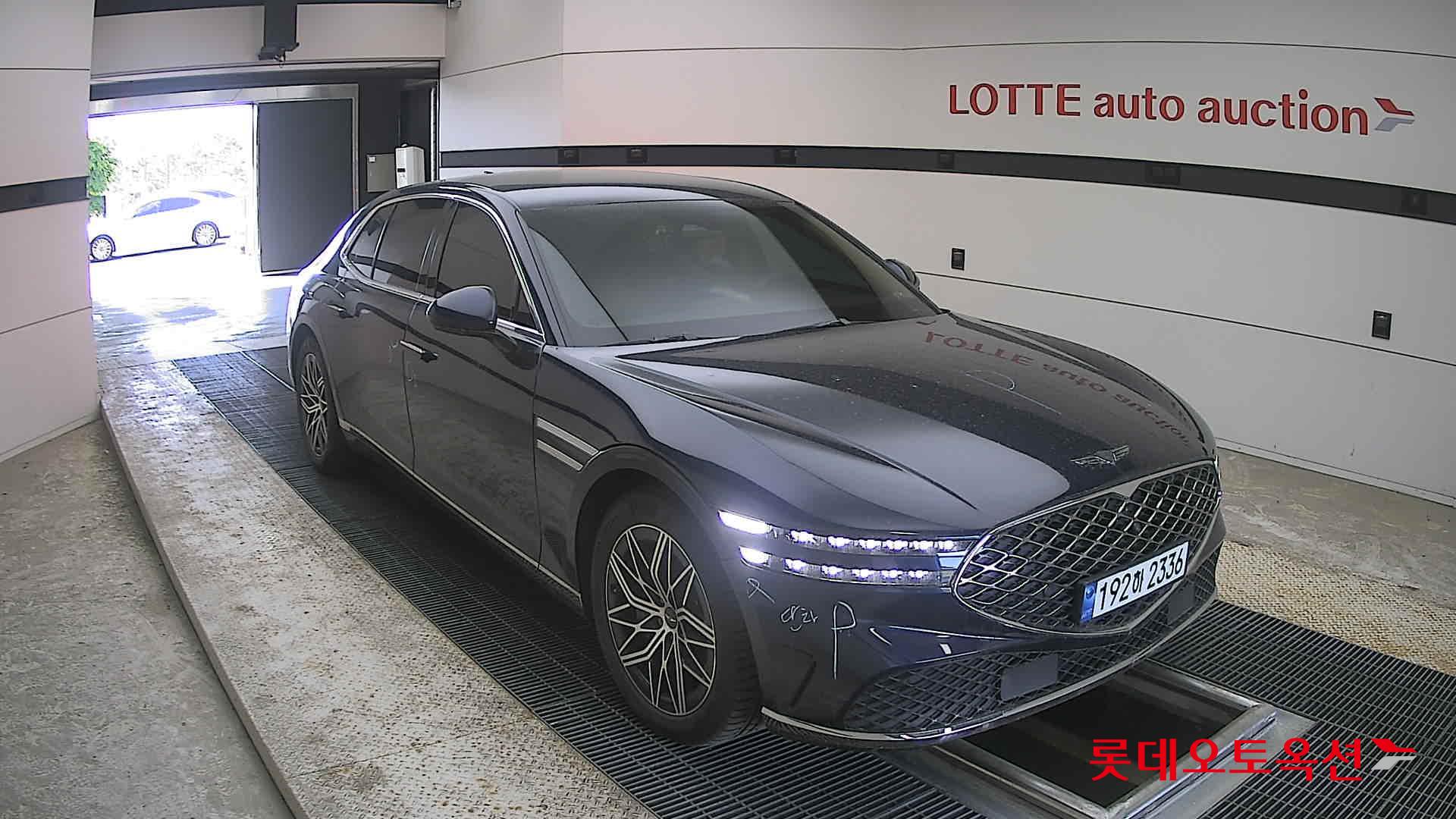 Genesis G90 - 6