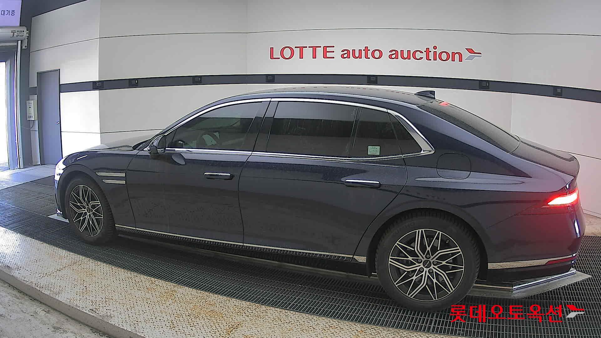 Genesis G90 - 14