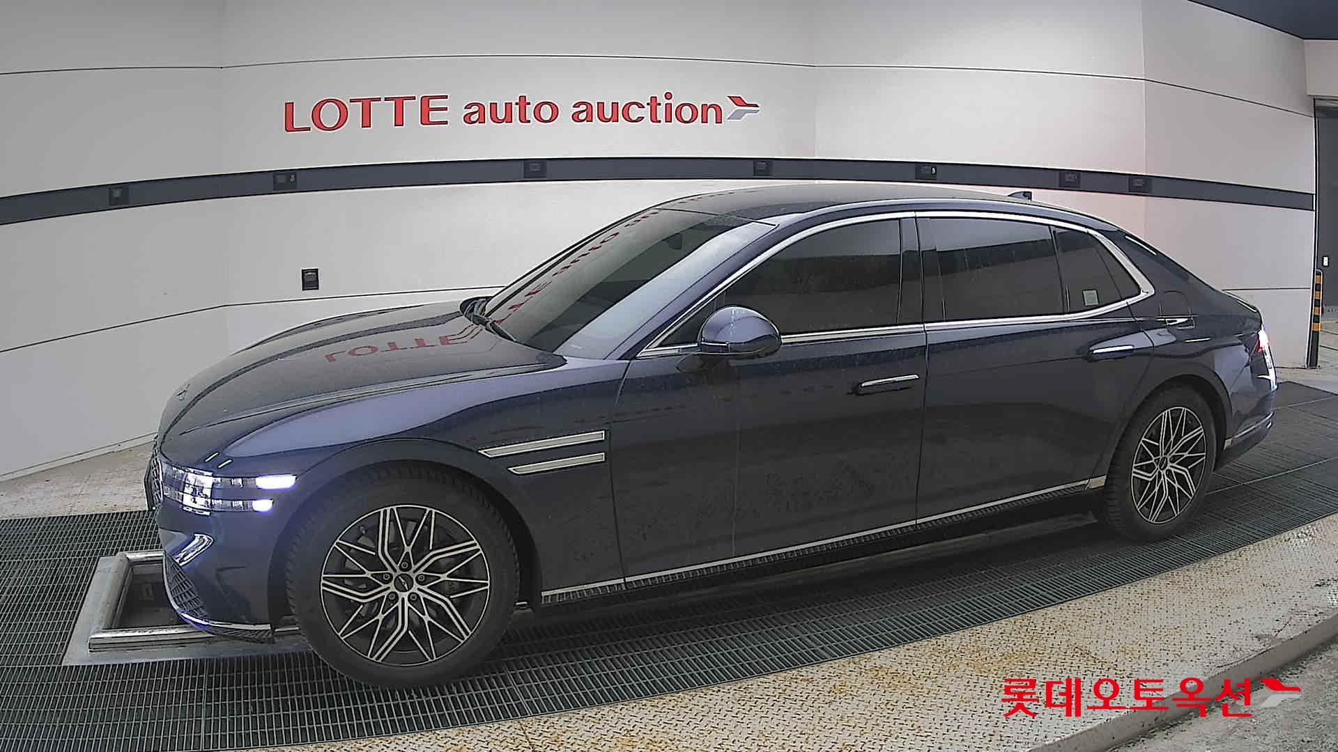 Genesis G90 - 12
