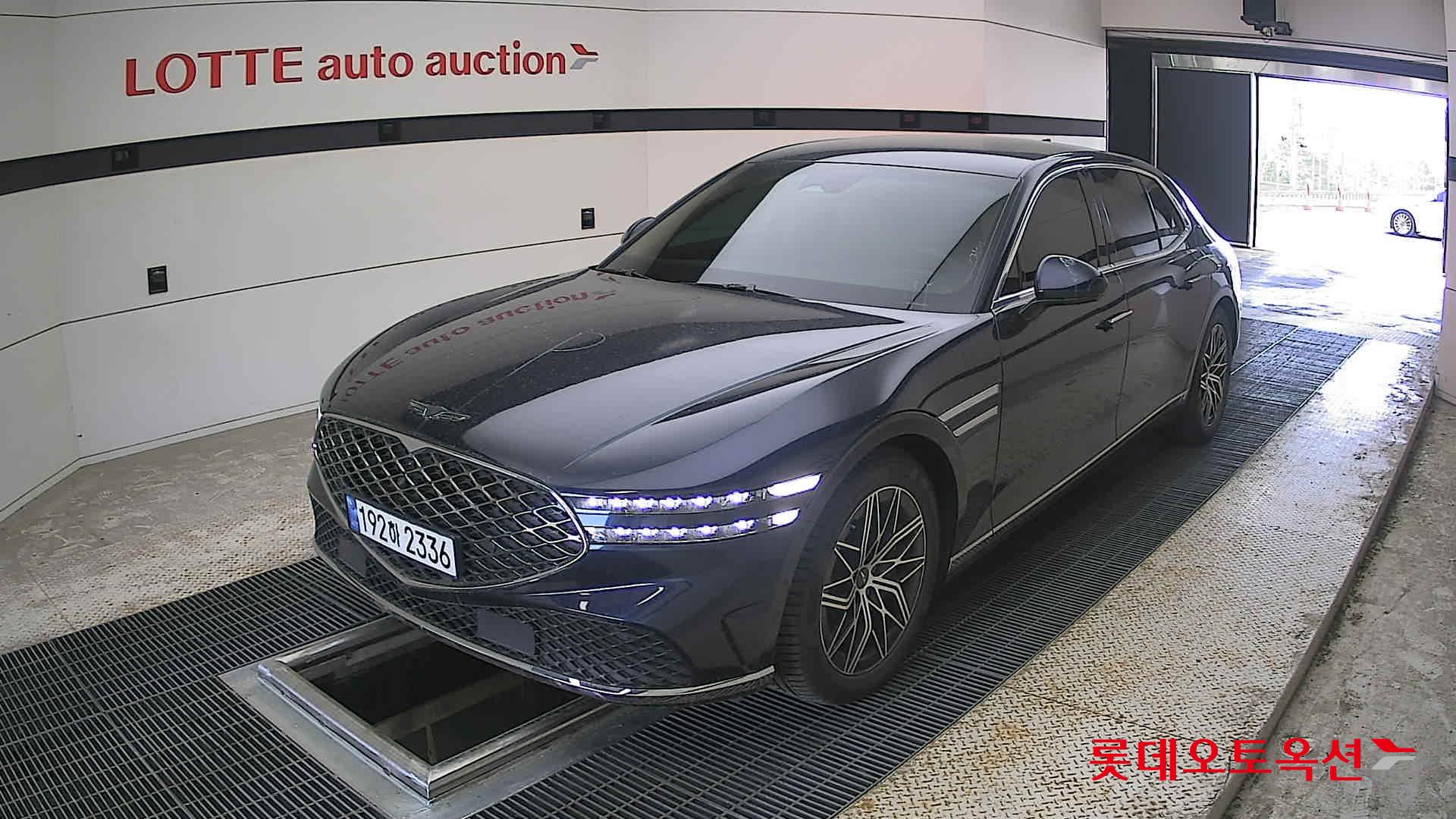 Genesis G90 - 3