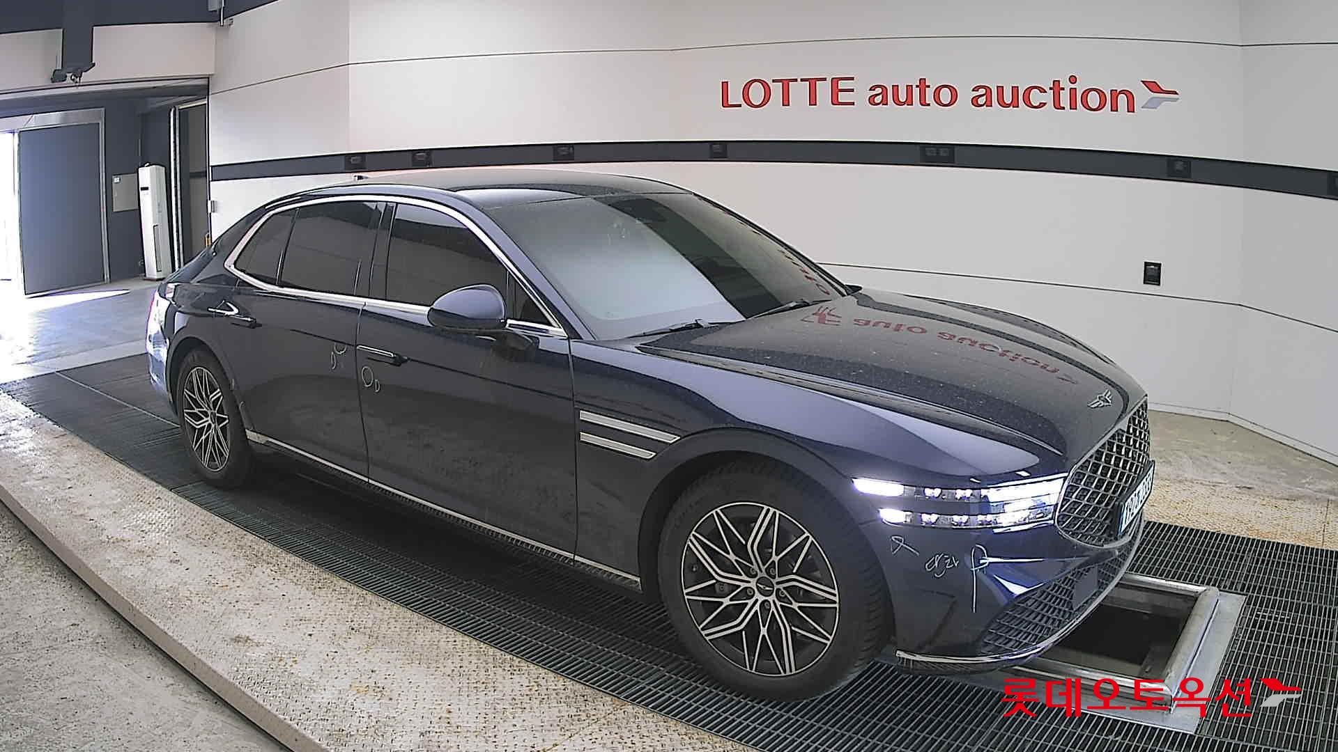 Genesis G90 - 23