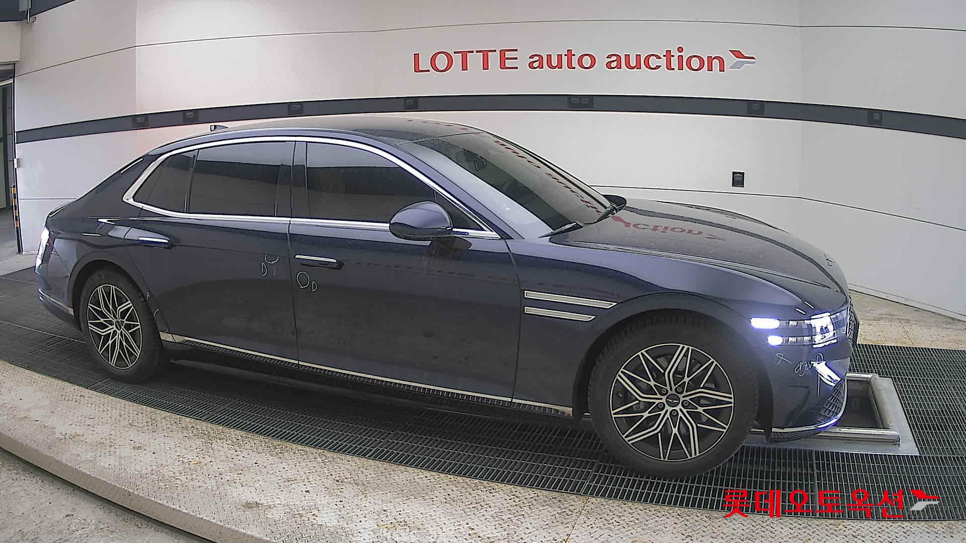 Genesis G90 - 22