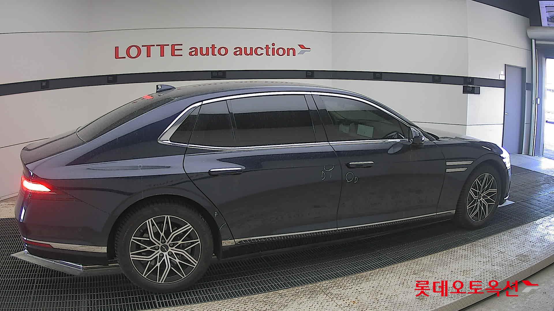 Genesis G90 - 20