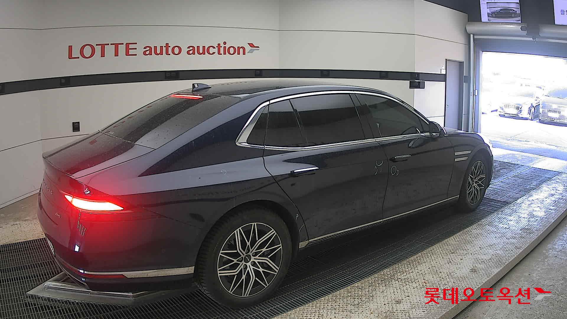 Genesis G90 - 19
