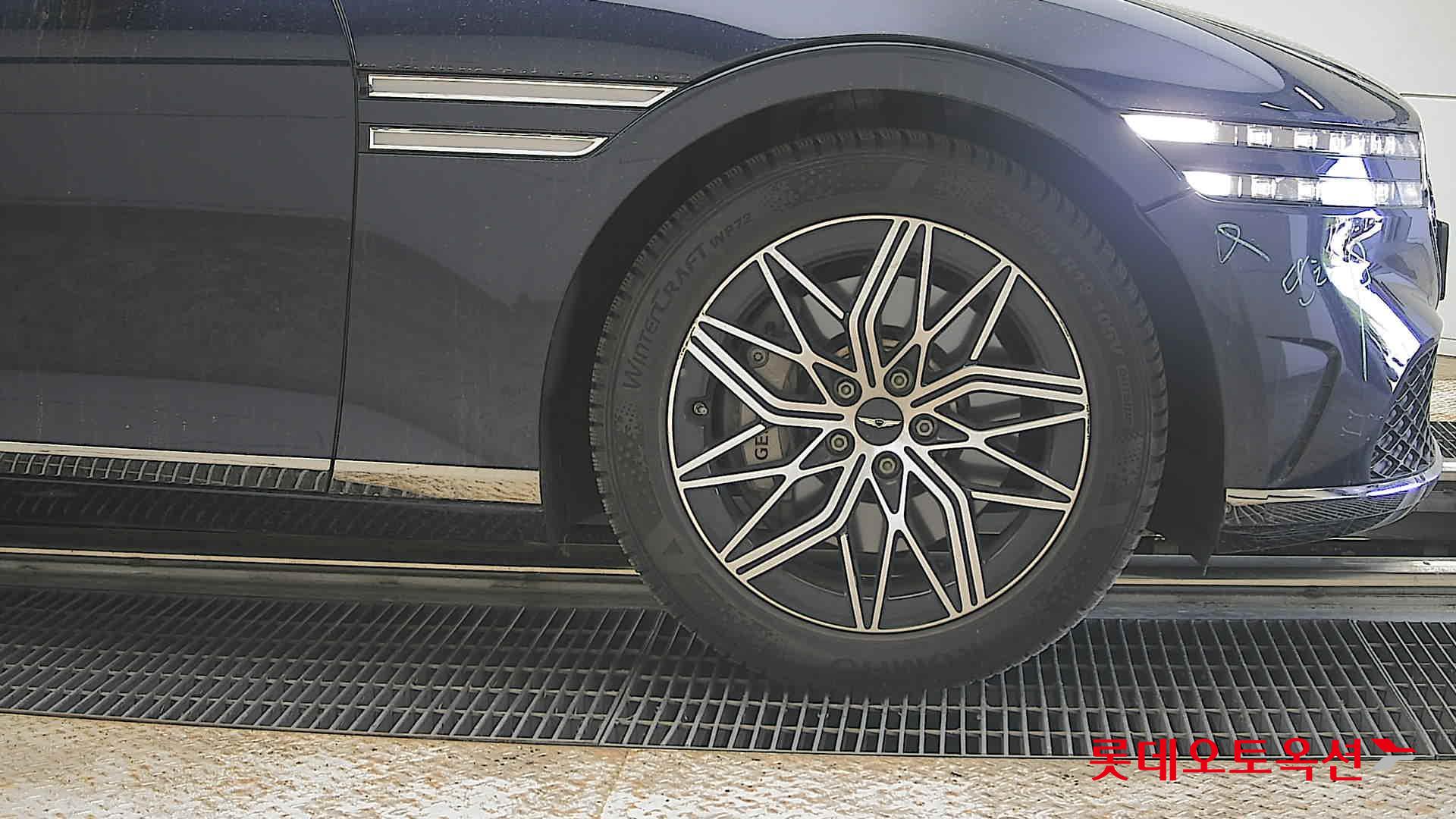 Genesis G90 - 27