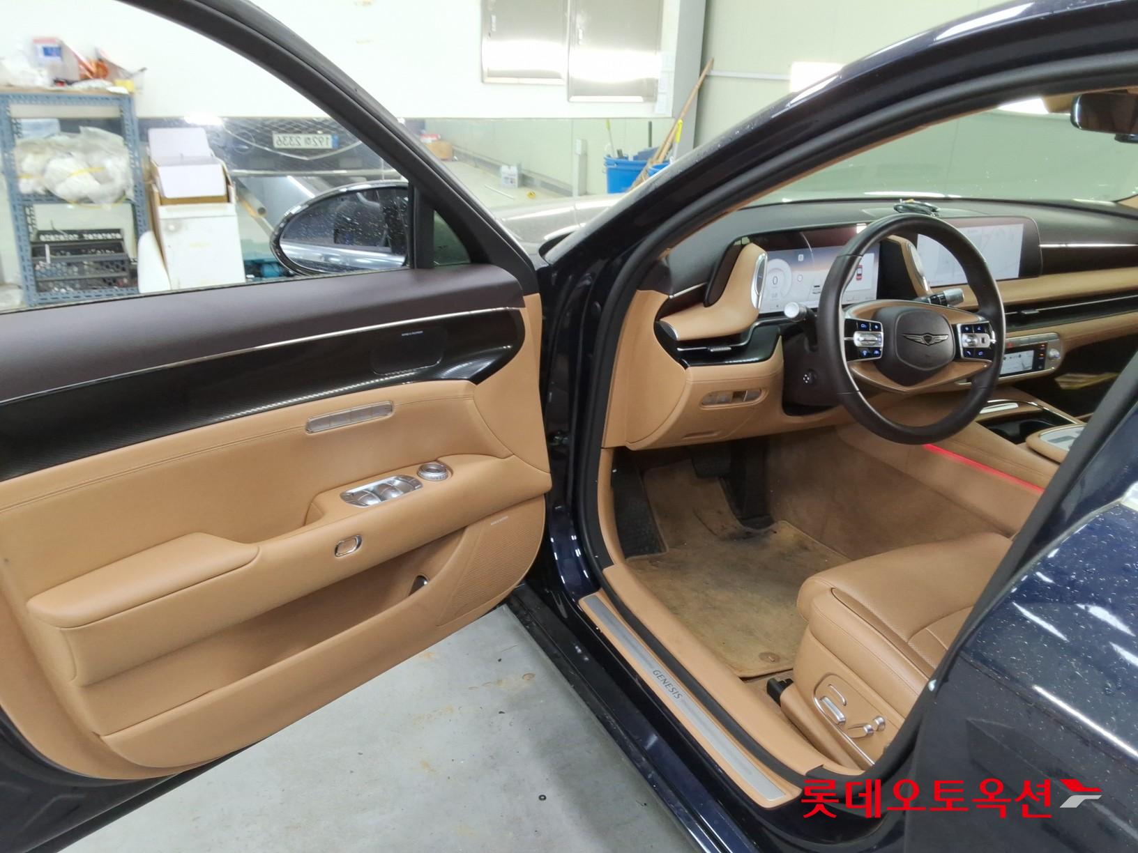 Genesis G90 - 35