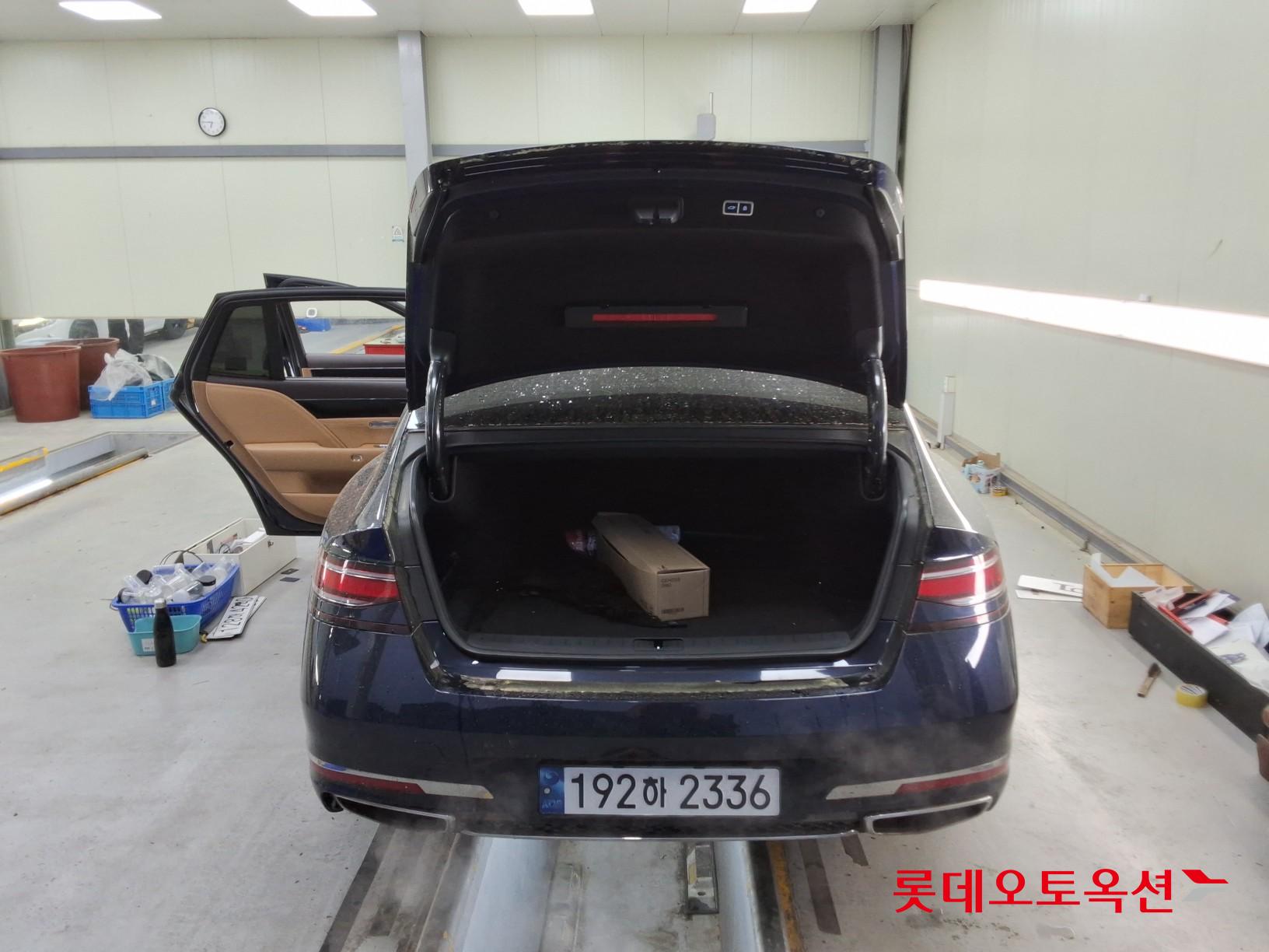 Genesis G90 - 9