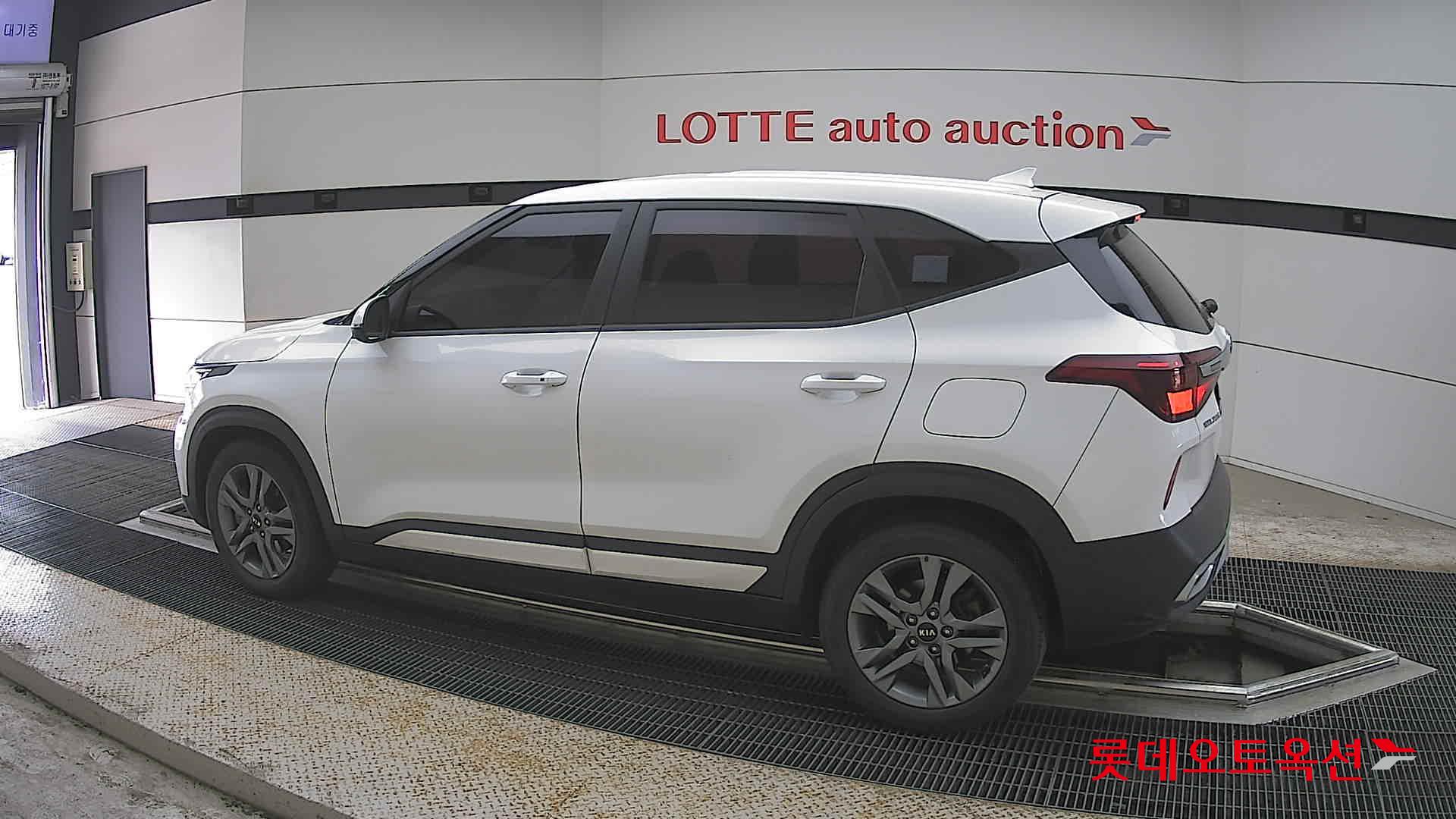 Kia Seltos - 14