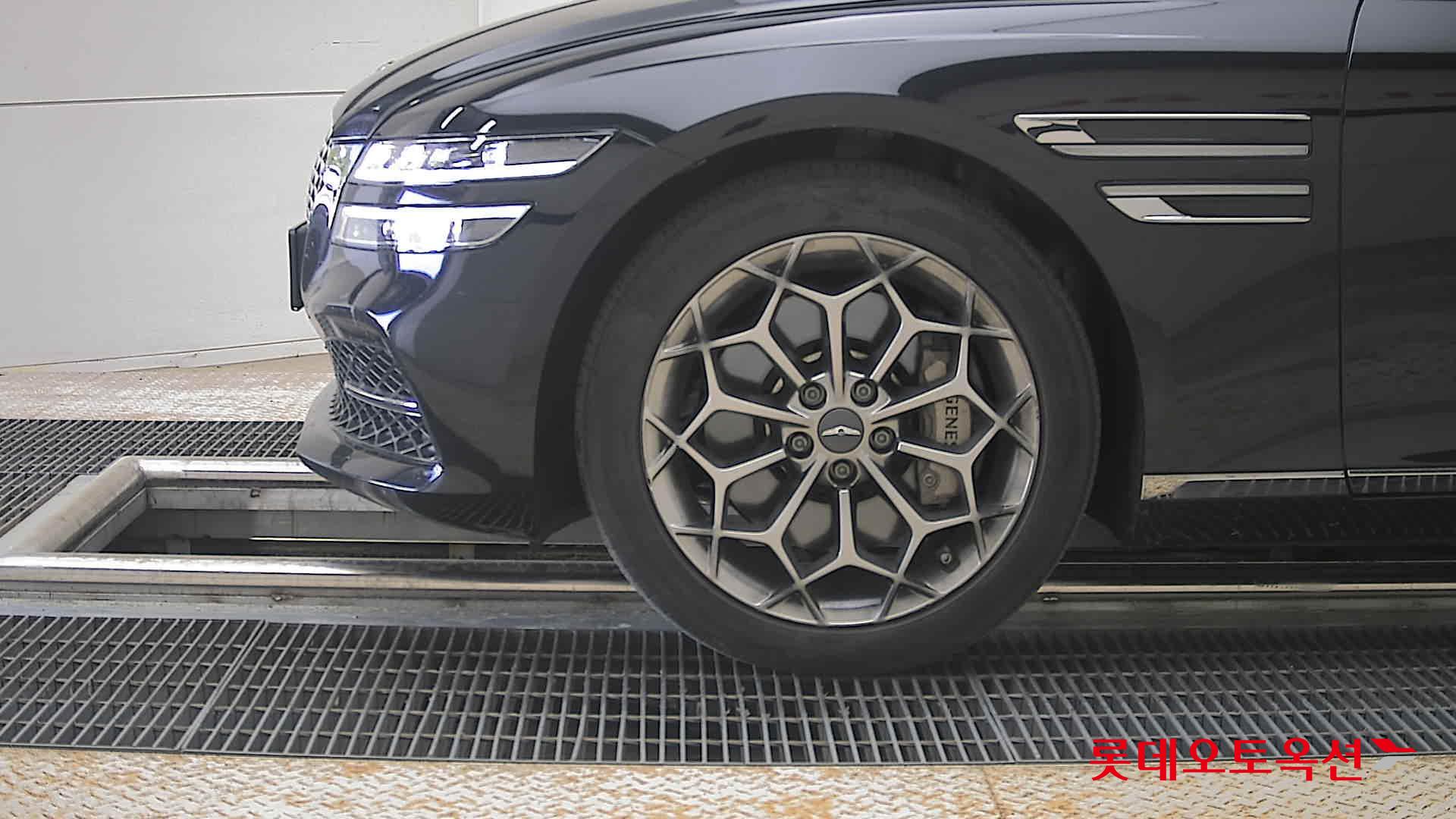 Genesis G80 - 25
