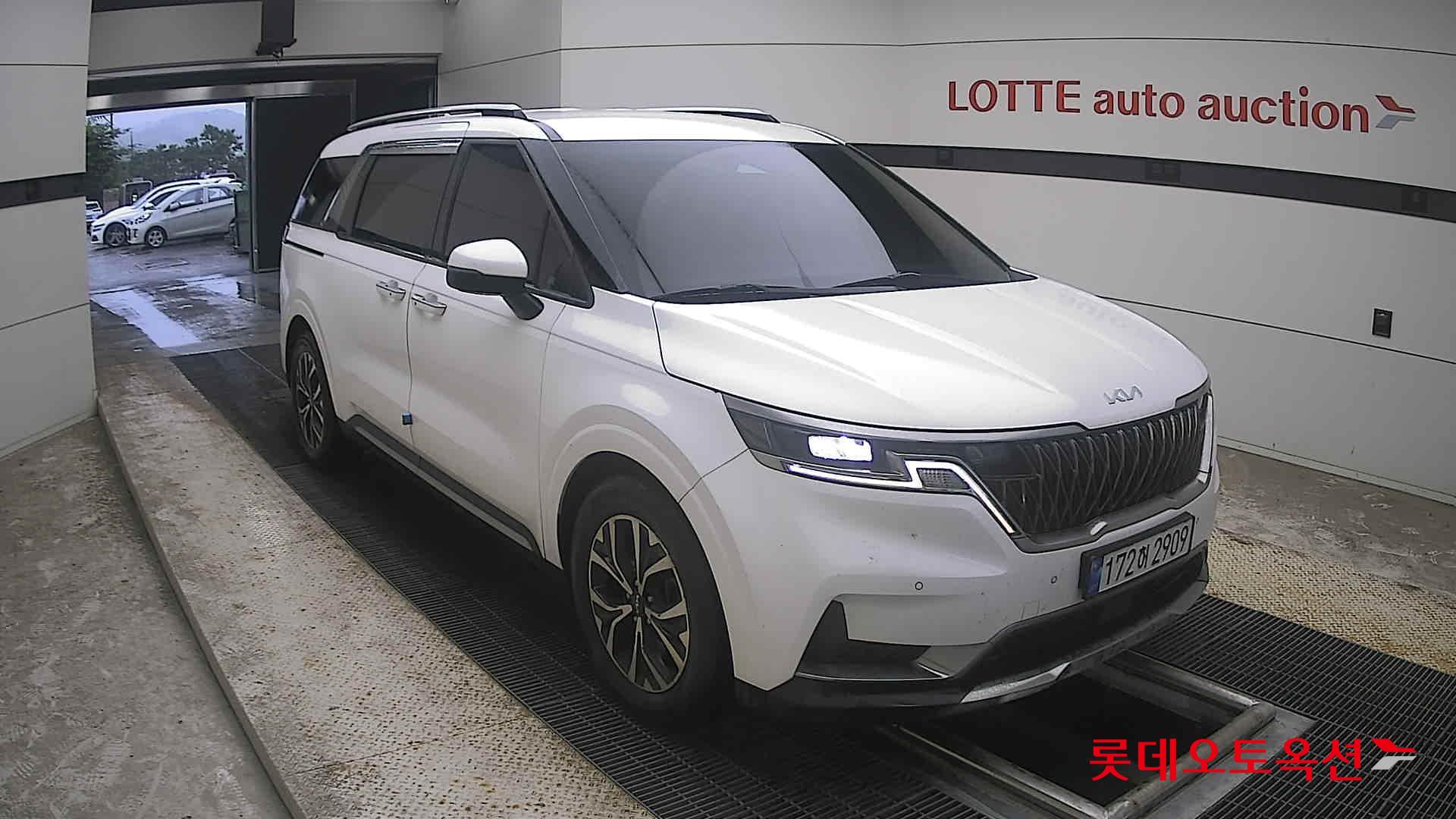 2023 - kia carnival