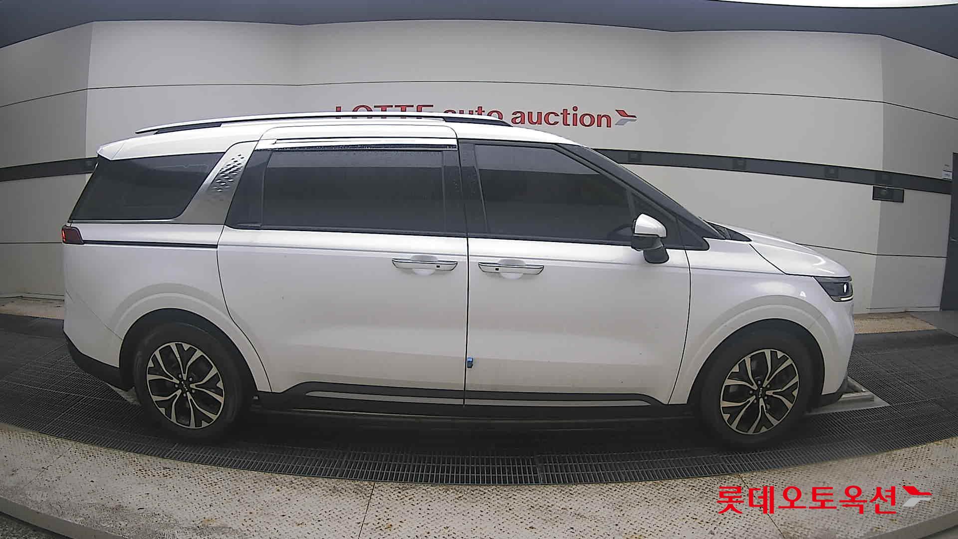 2023 - kia carnival