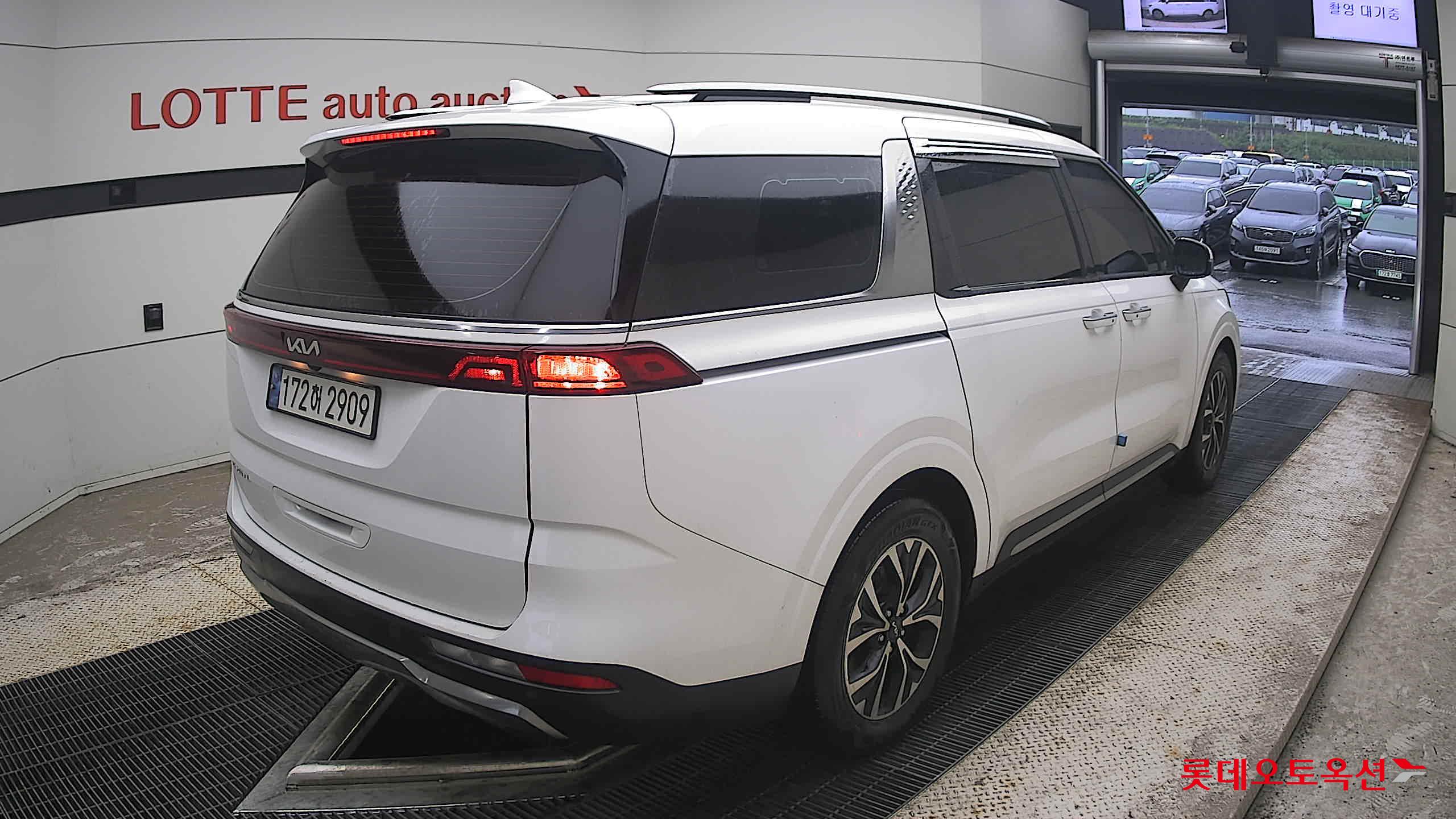 2023 - kia carnival