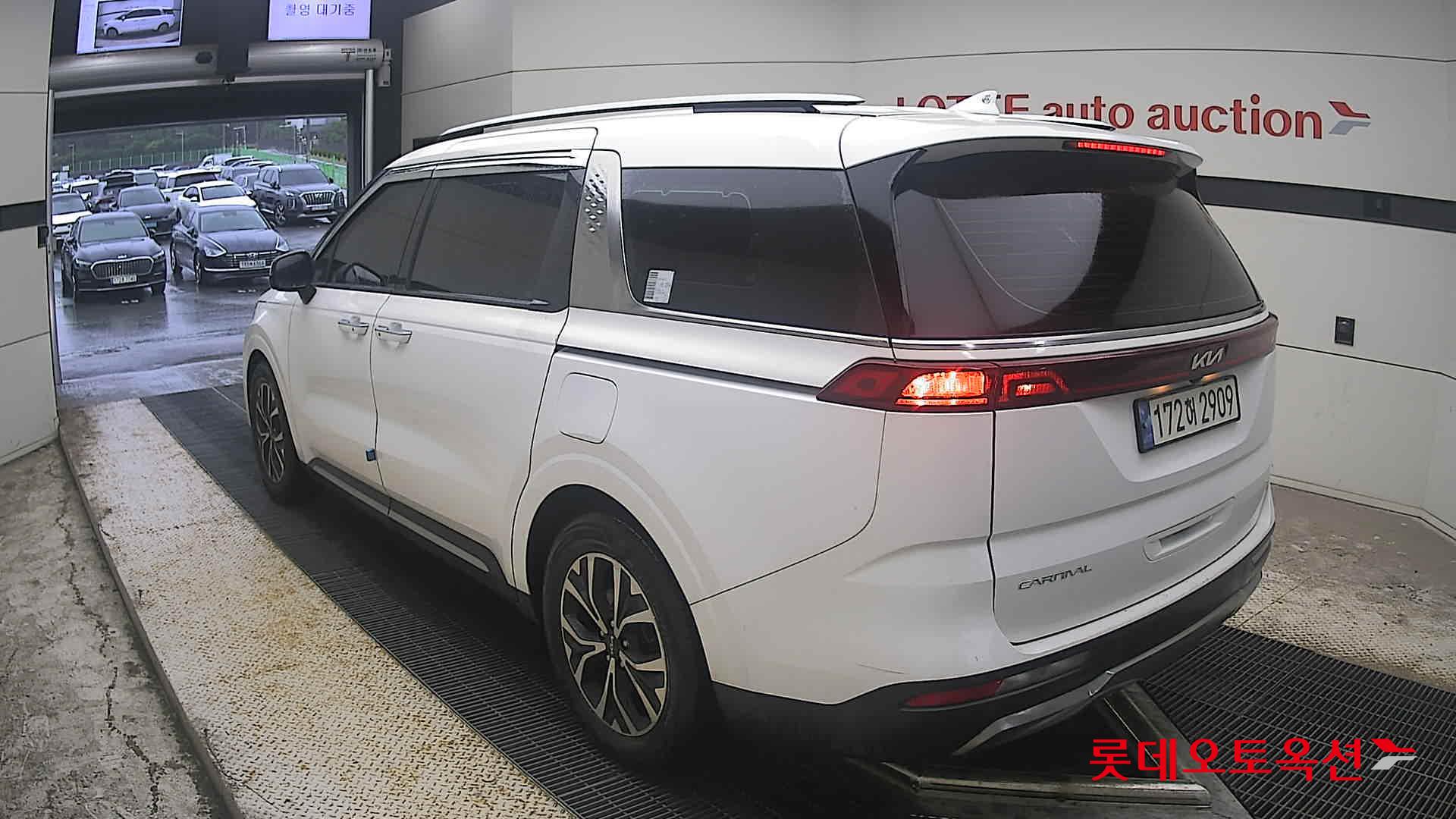 2023 - kia carnival
