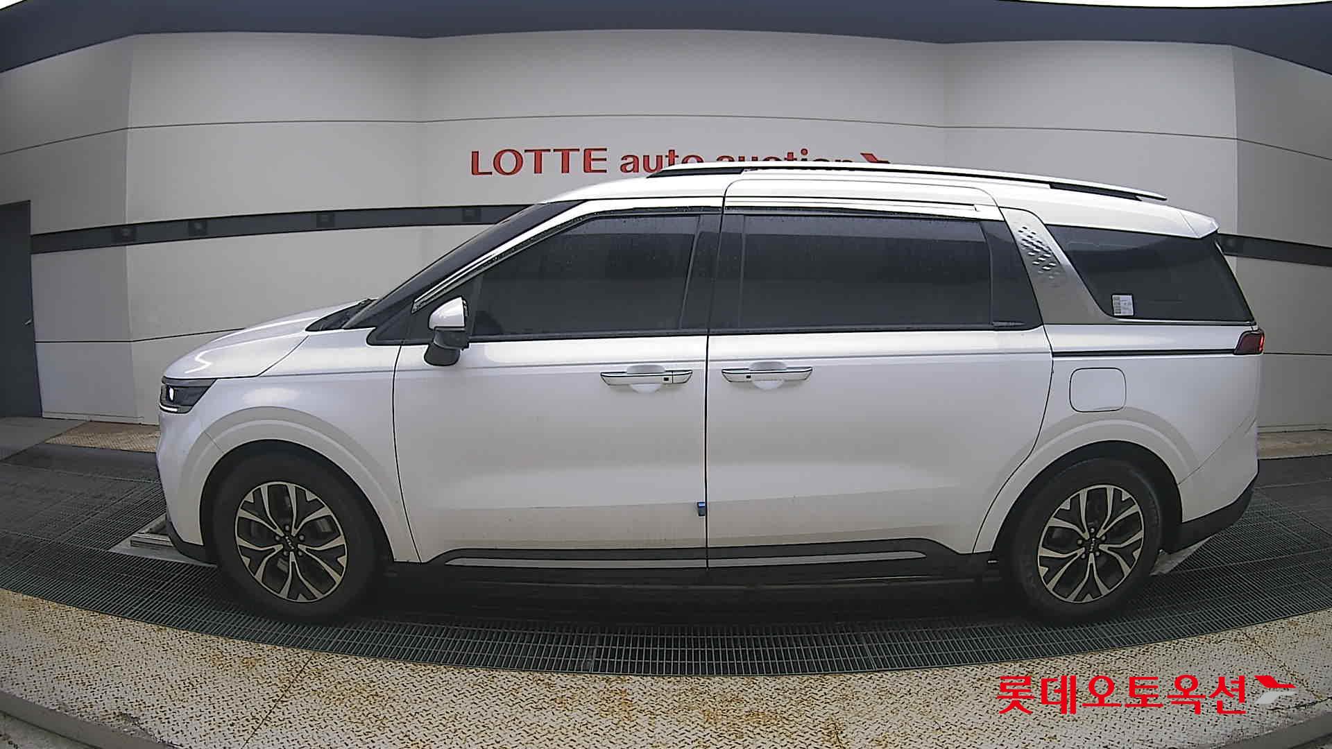 2023 - kia carnival