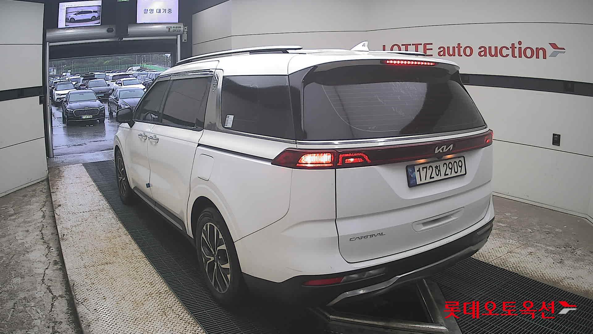 2023 - kia carnival