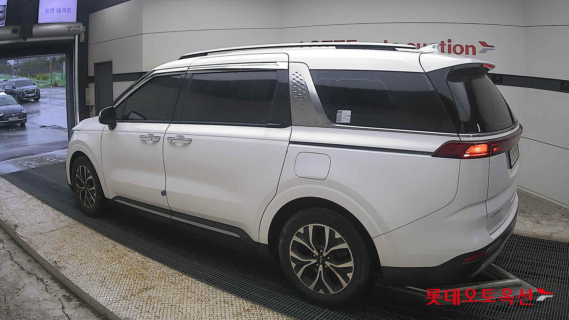 2023 - kia carnival