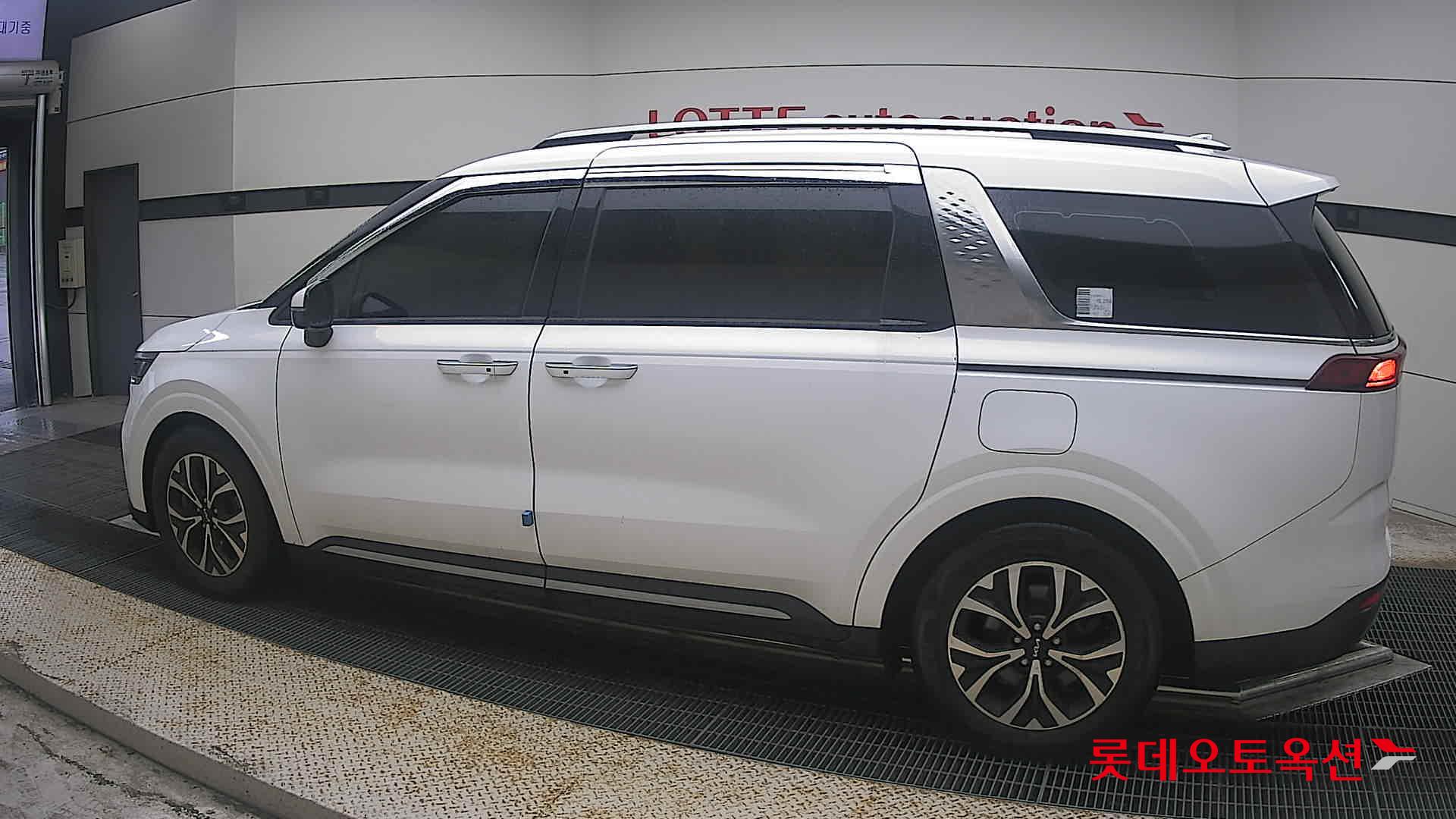 2023 - kia carnival
