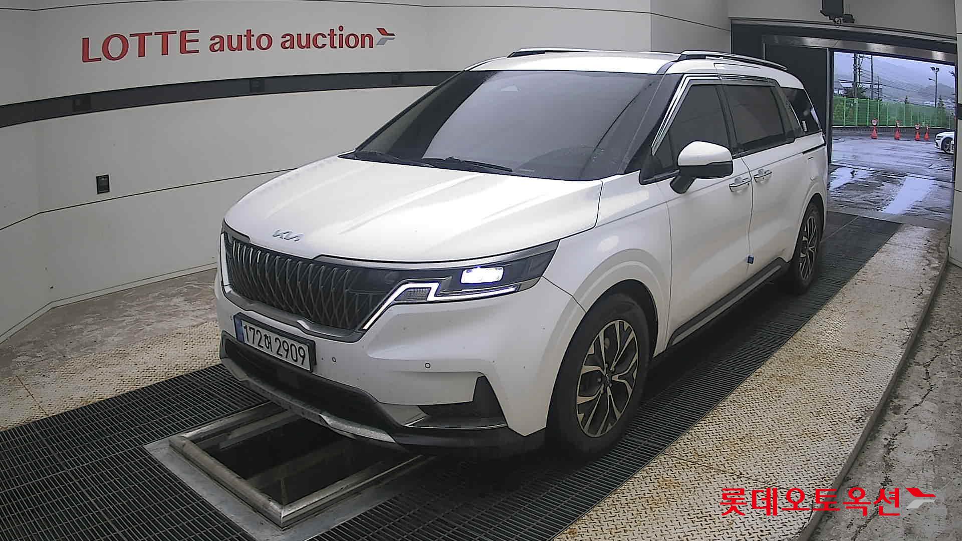 2023 - kia carnival