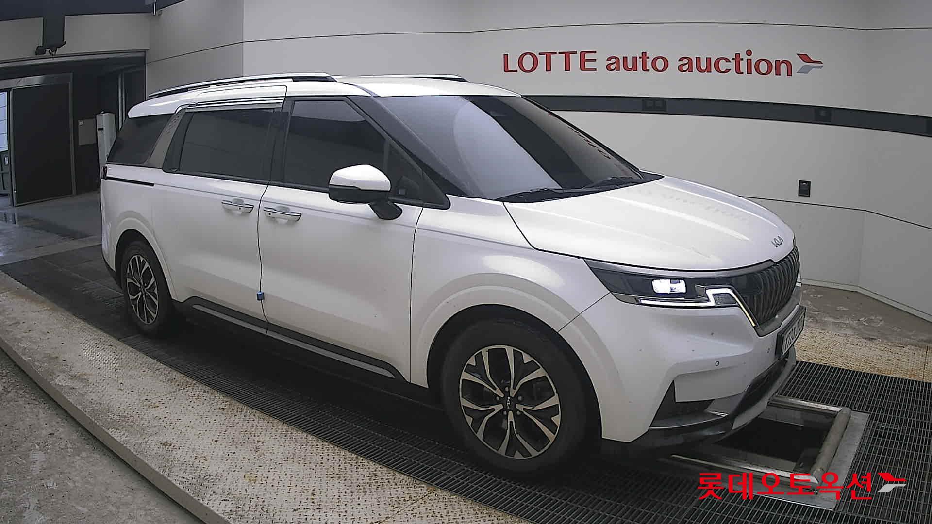 2023 - kia carnival