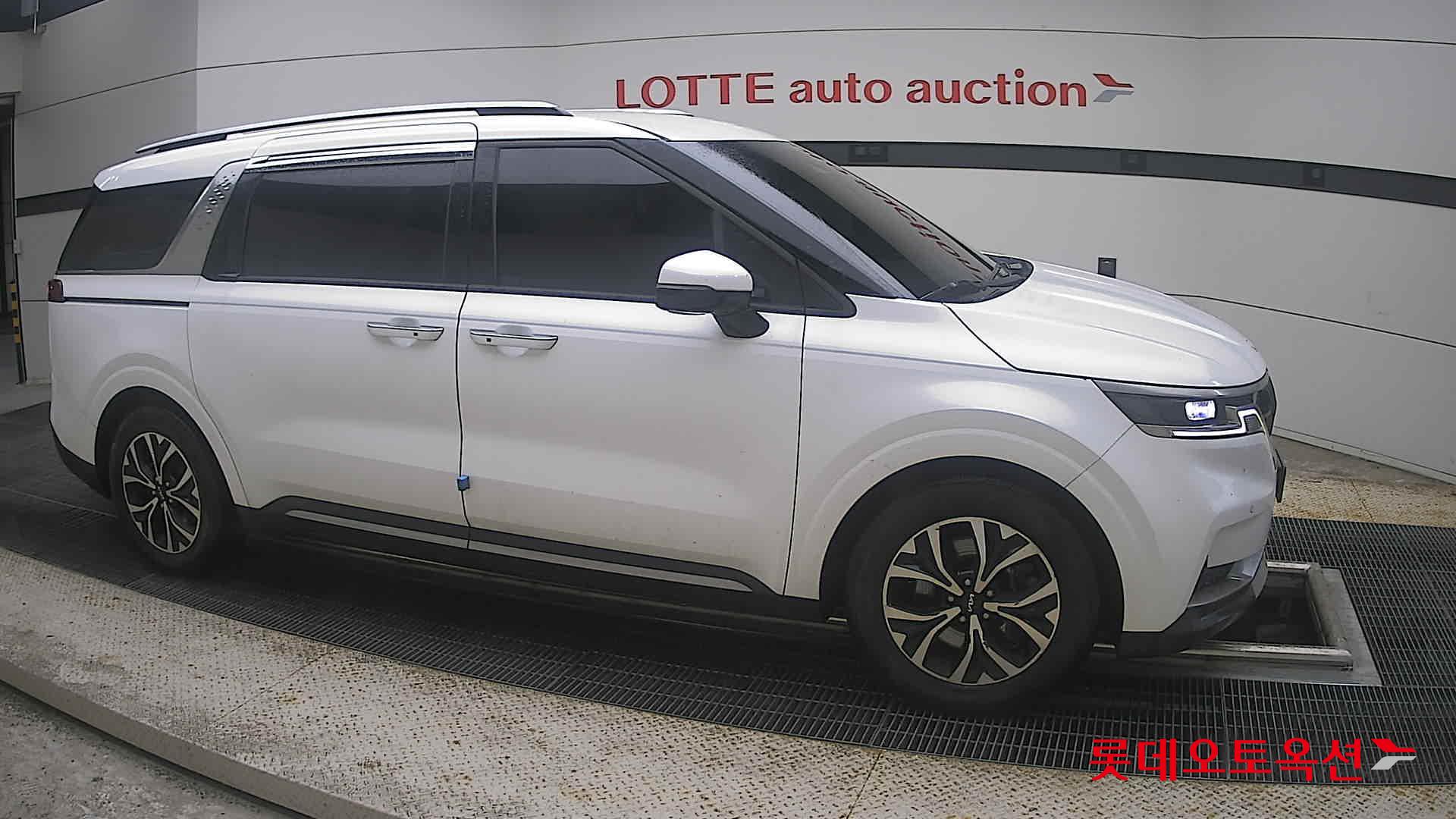 2023 - kia carnival