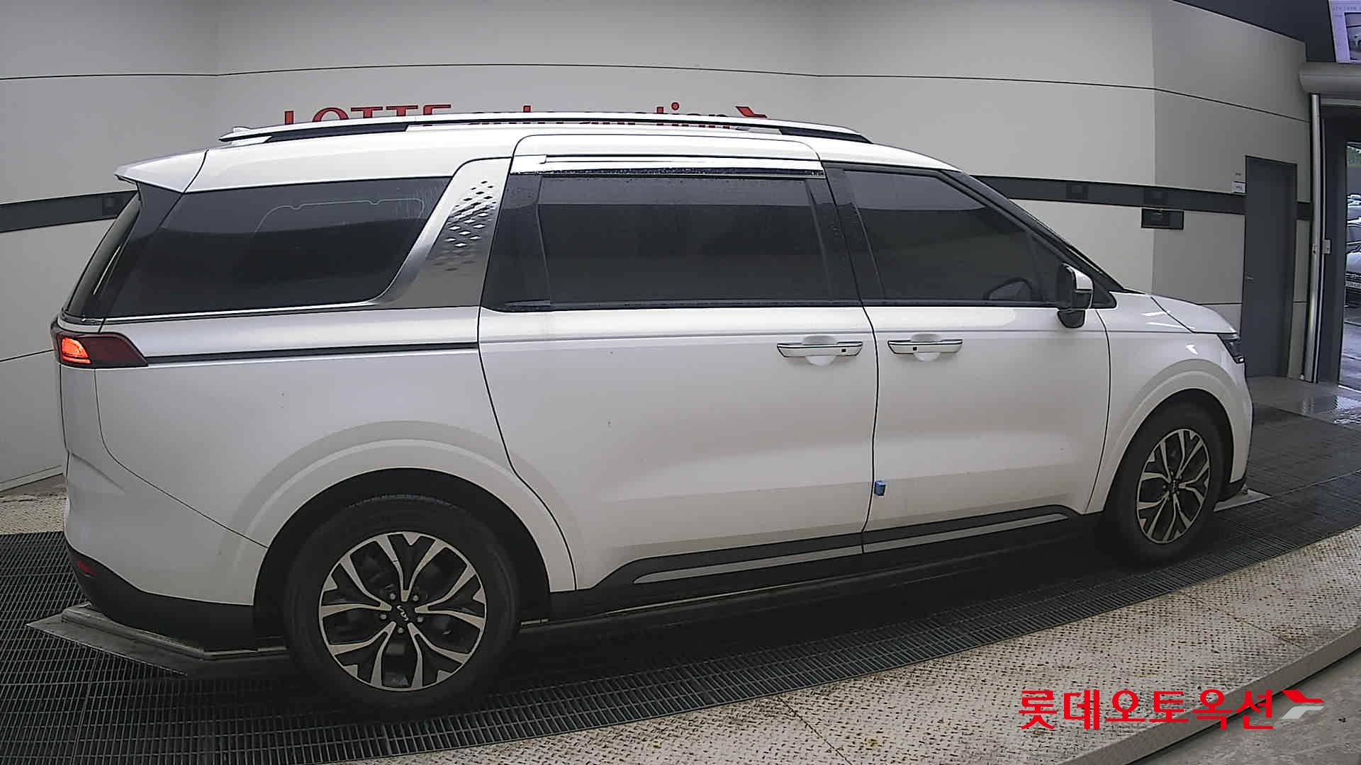 2023 - kia carnival